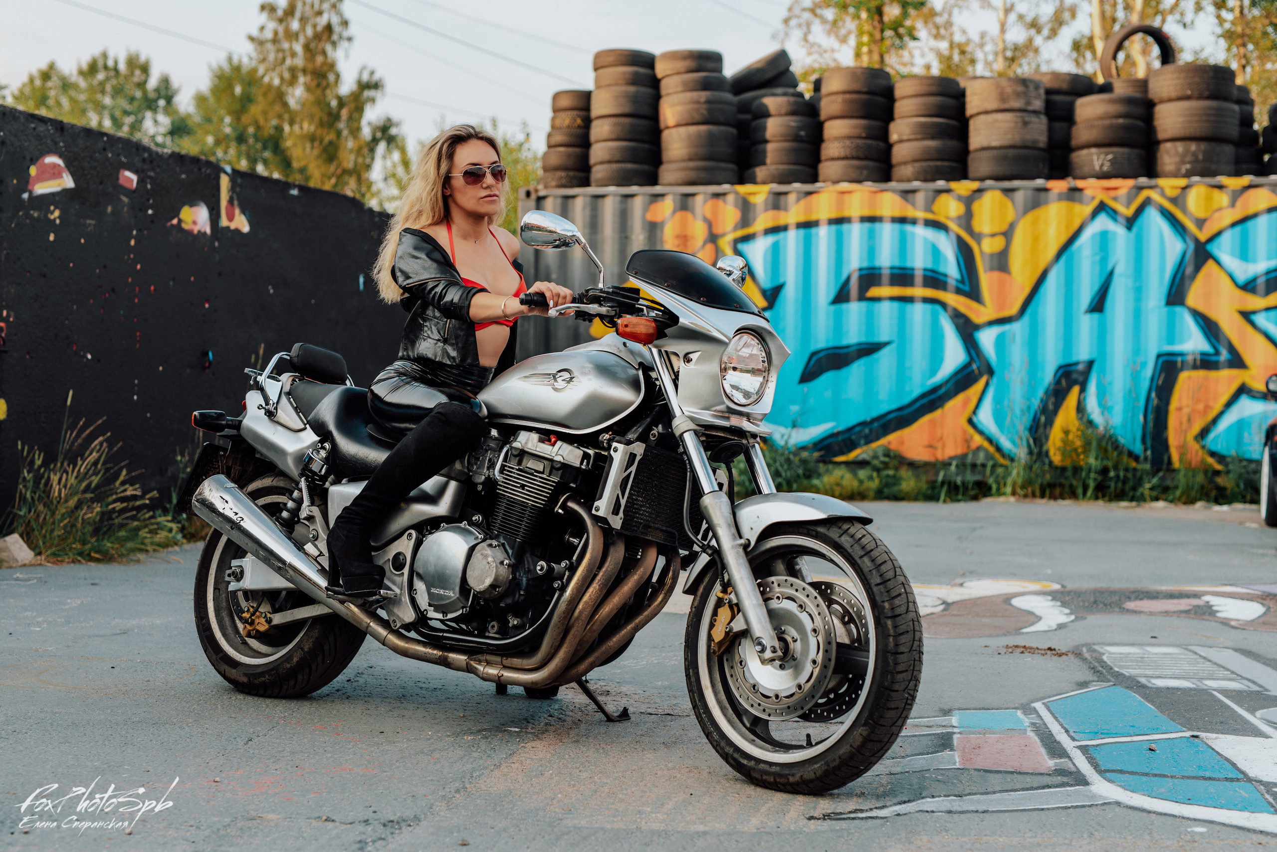 Ольга и HONDA X4. Фотограф в Санкт-Петербурге и Ленинградской области