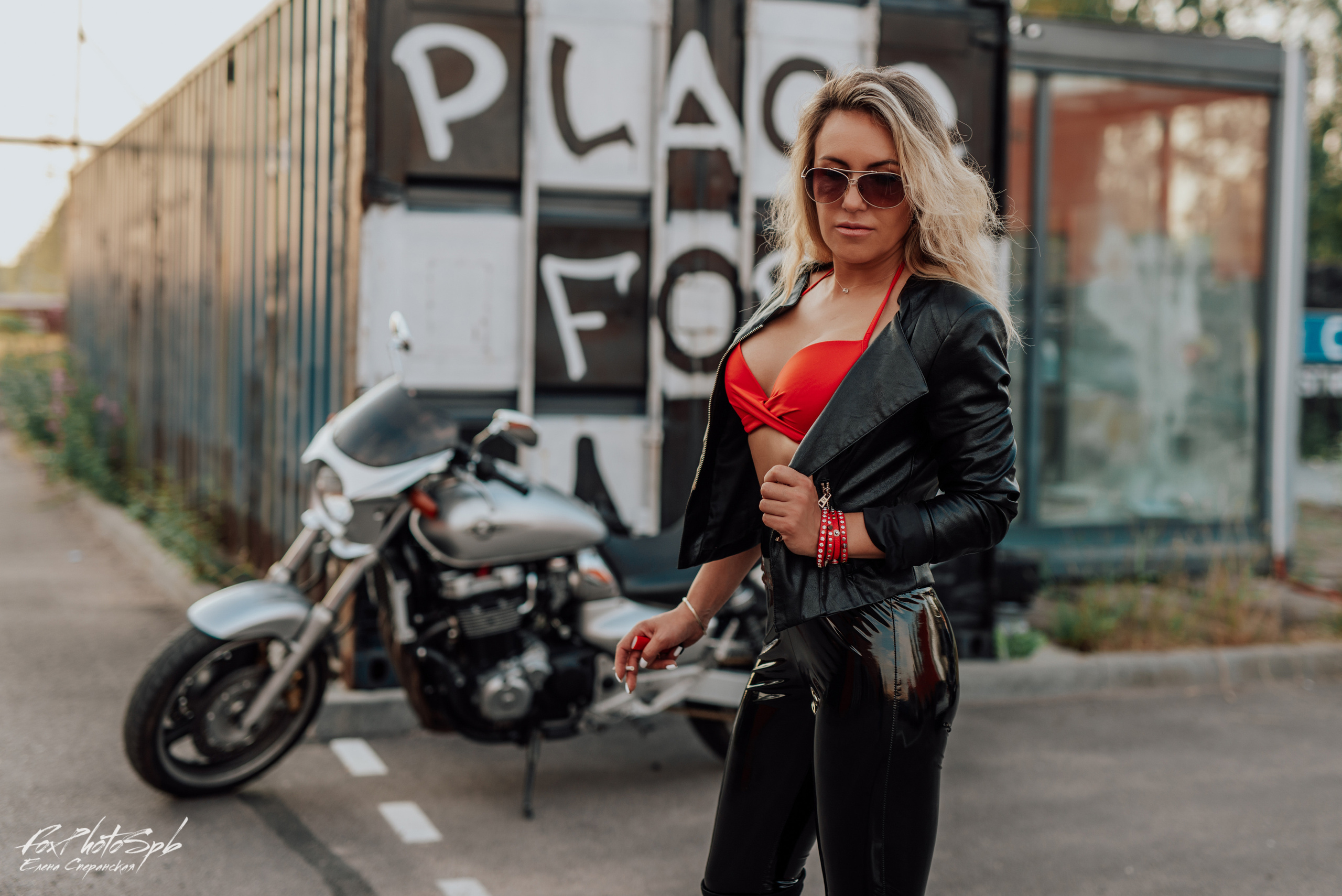 Ольга и HONDA X4. Фотограф в Санкт-Петербурге и Ленинградской области