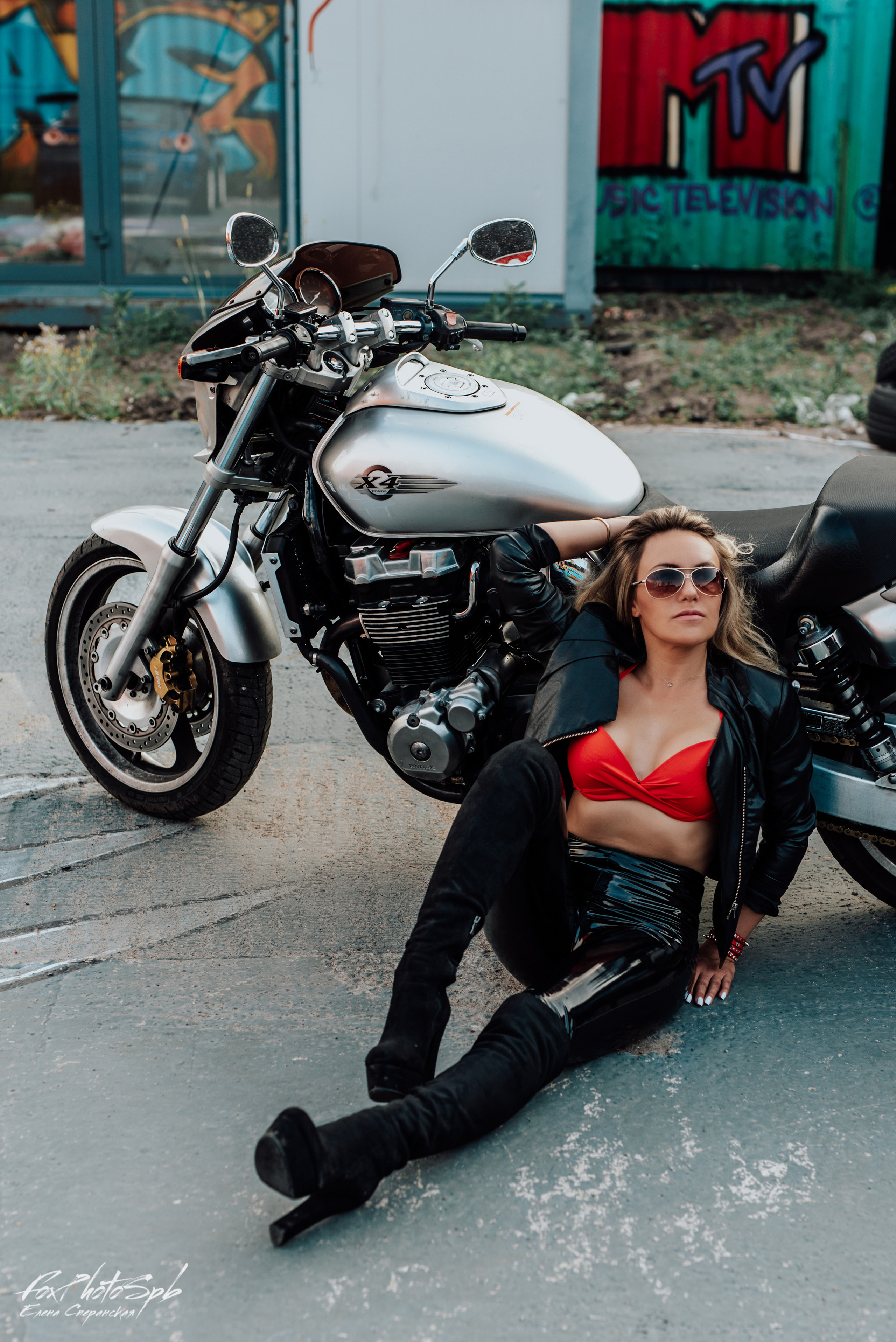 Ольга и HONDA X4. Фотограф в Санкт-Петербурге и Ленинградской области