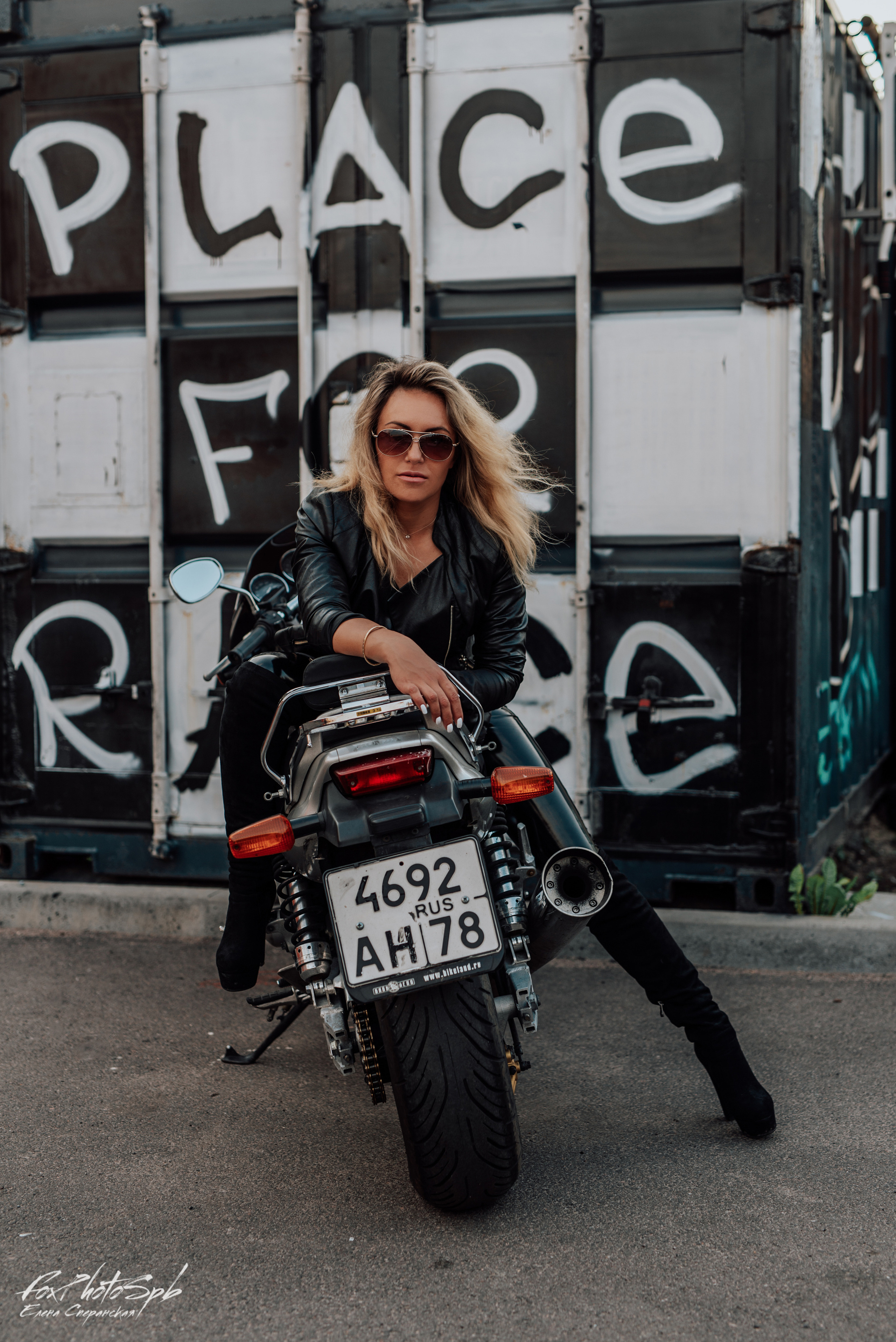 Ольга и HONDA X4. Фотограф в Санкт-Петербурге и Ленинградской области