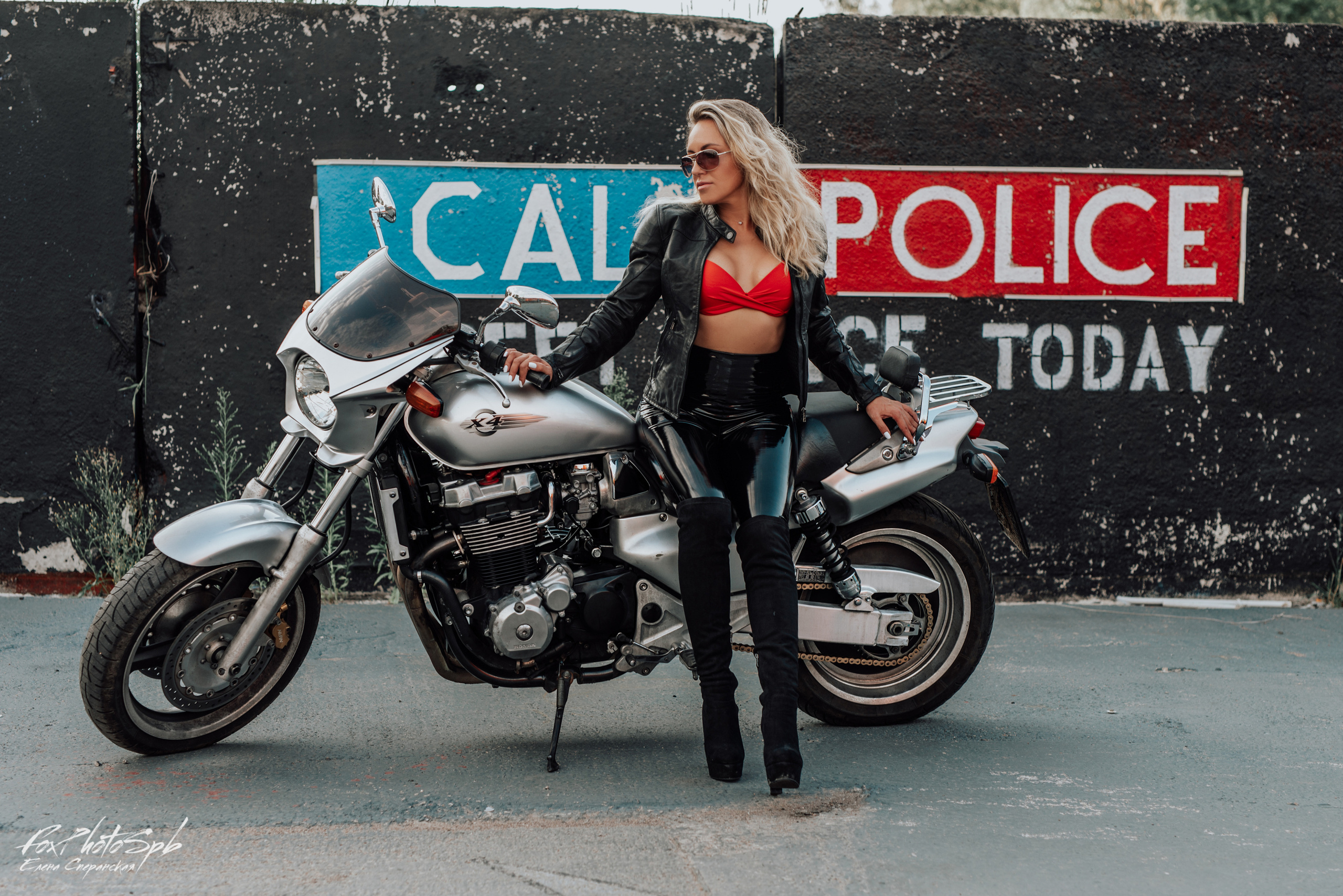 Ольга и HONDA X4. Фотограф в Санкт-Петербурге и Ленинградской области