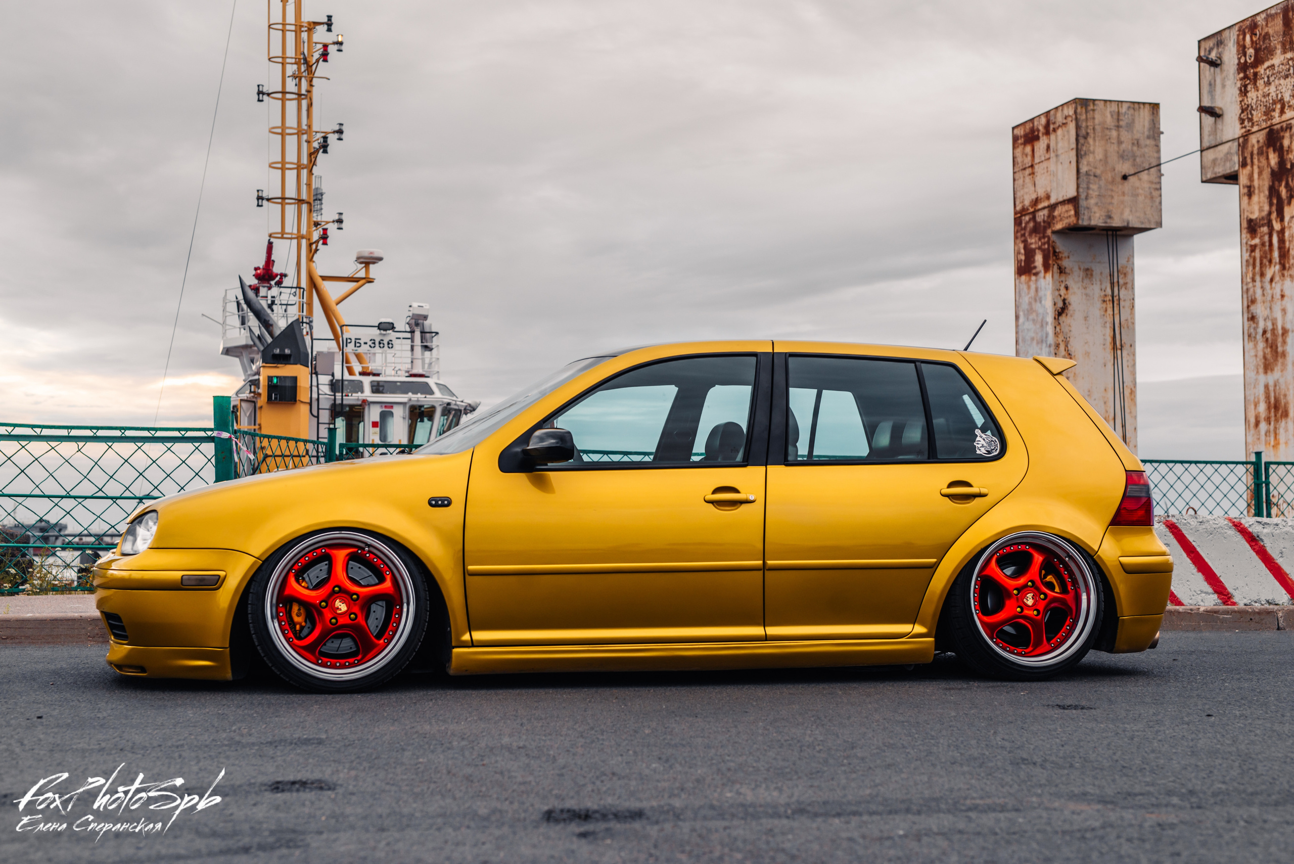 Volkswagen Golf Lemonade. Фотограф в Санкт-Петербурге и Ленинградской области