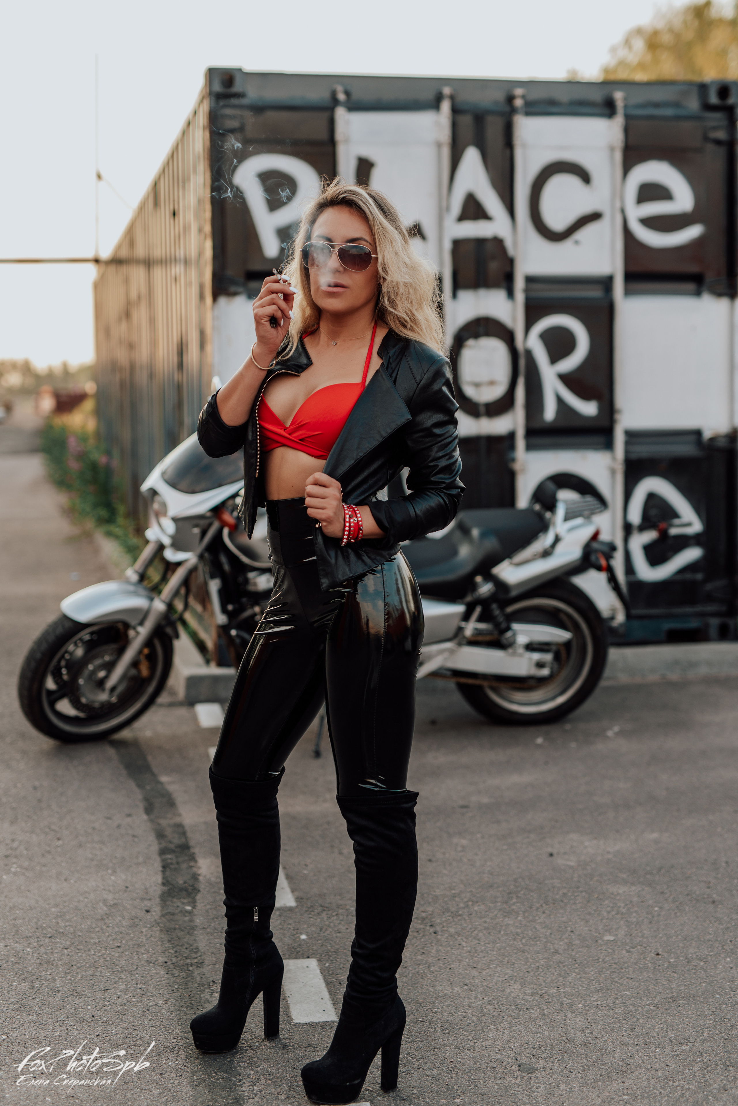 Ольга и HONDA X4. Фотограф в Санкт-Петербурге и Ленинградской области