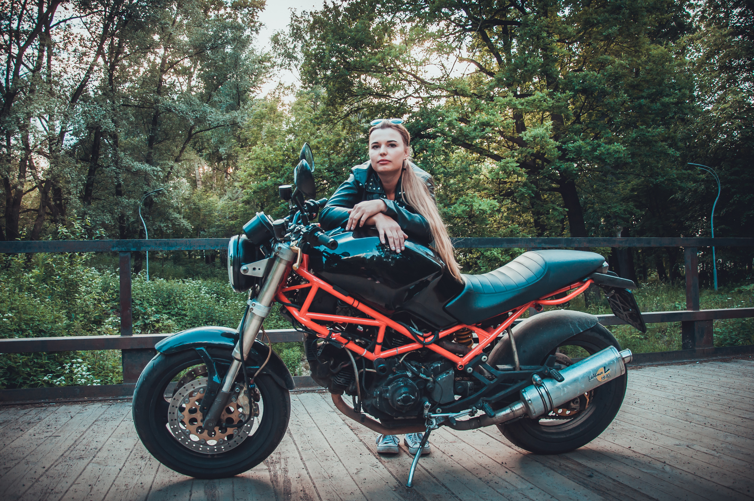 Дарья и мото. Фотограф в Санкт-Петербурге и Ленинградской области