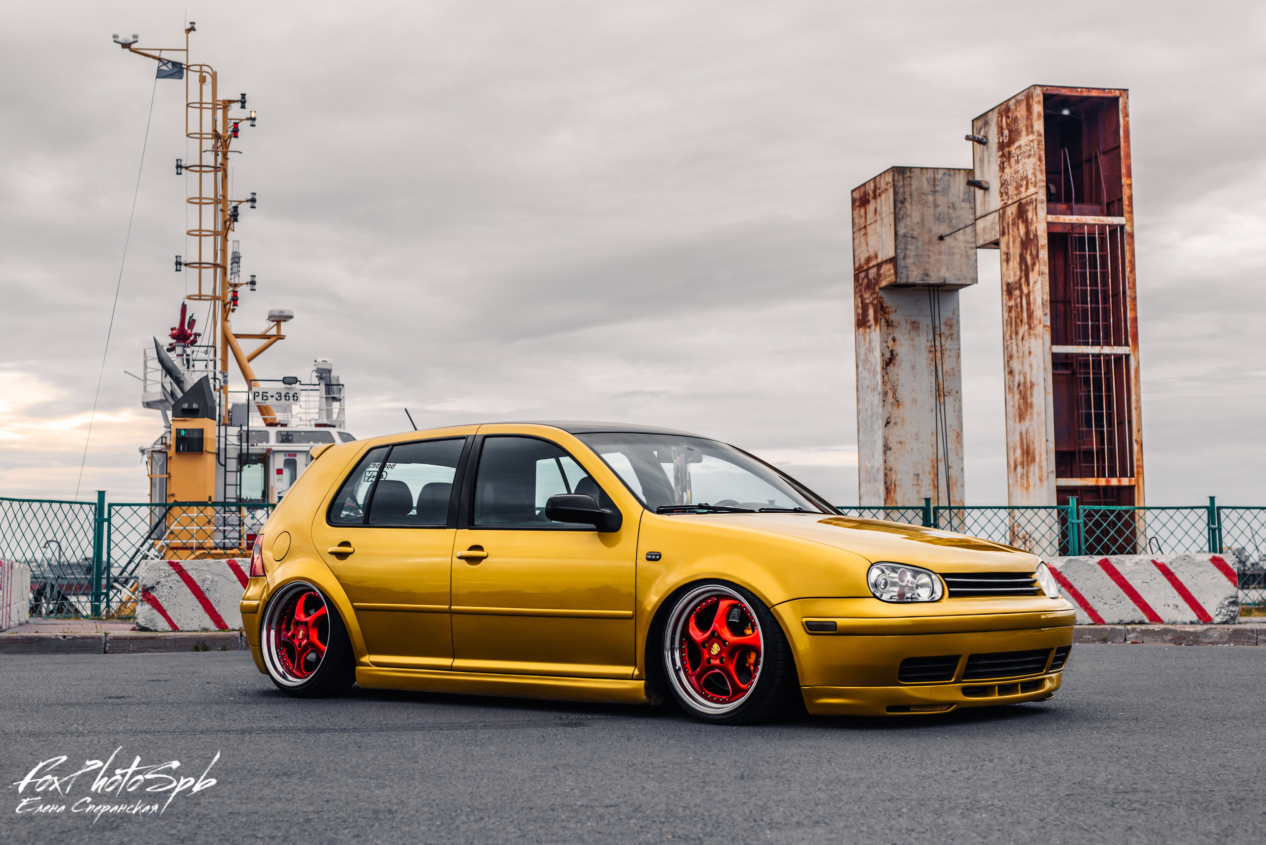 Volkswagen Golf Lemonade. Фотограф в Санкт-Петербурге и Ленинградской области