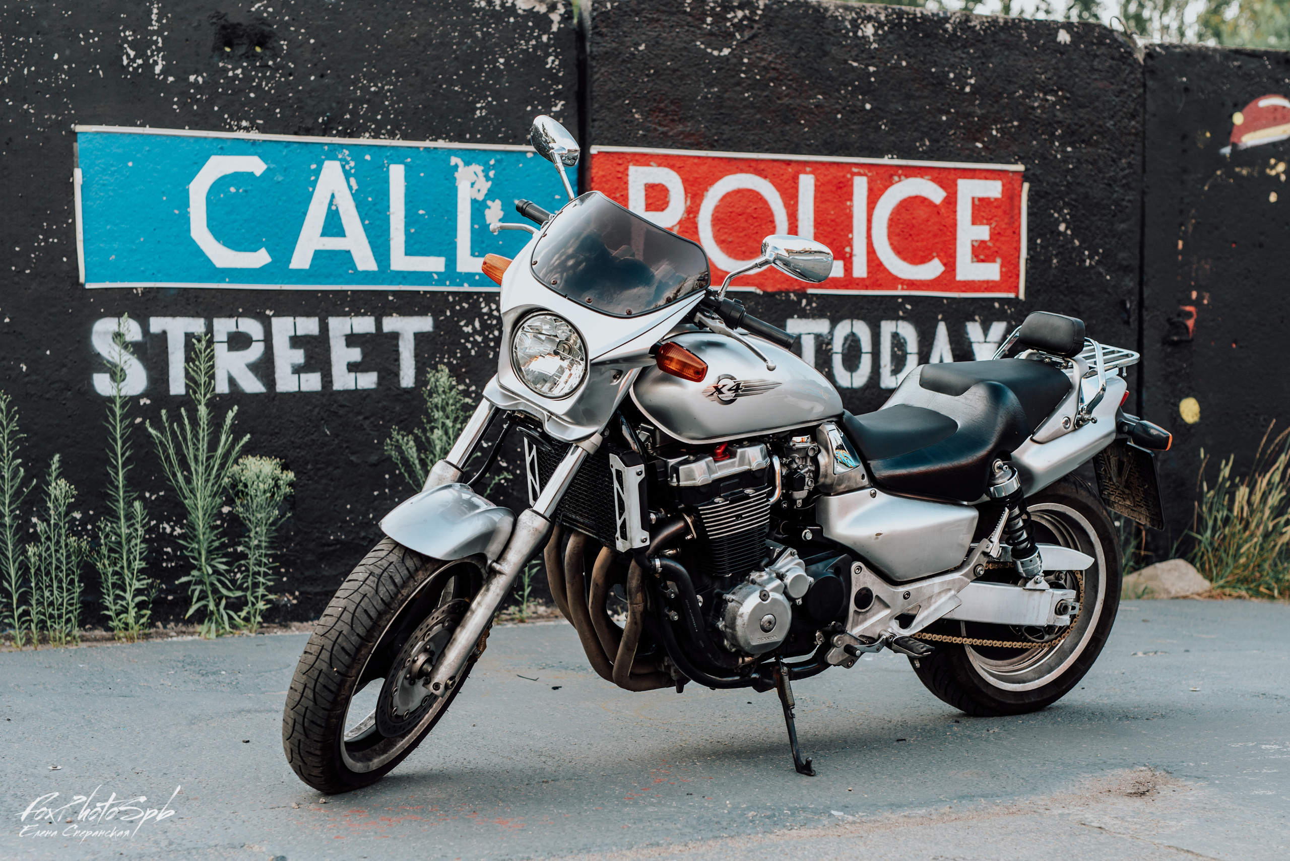 Ольга и HONDA X4. Фотограф в Санкт-Петербурге и Ленинградской области