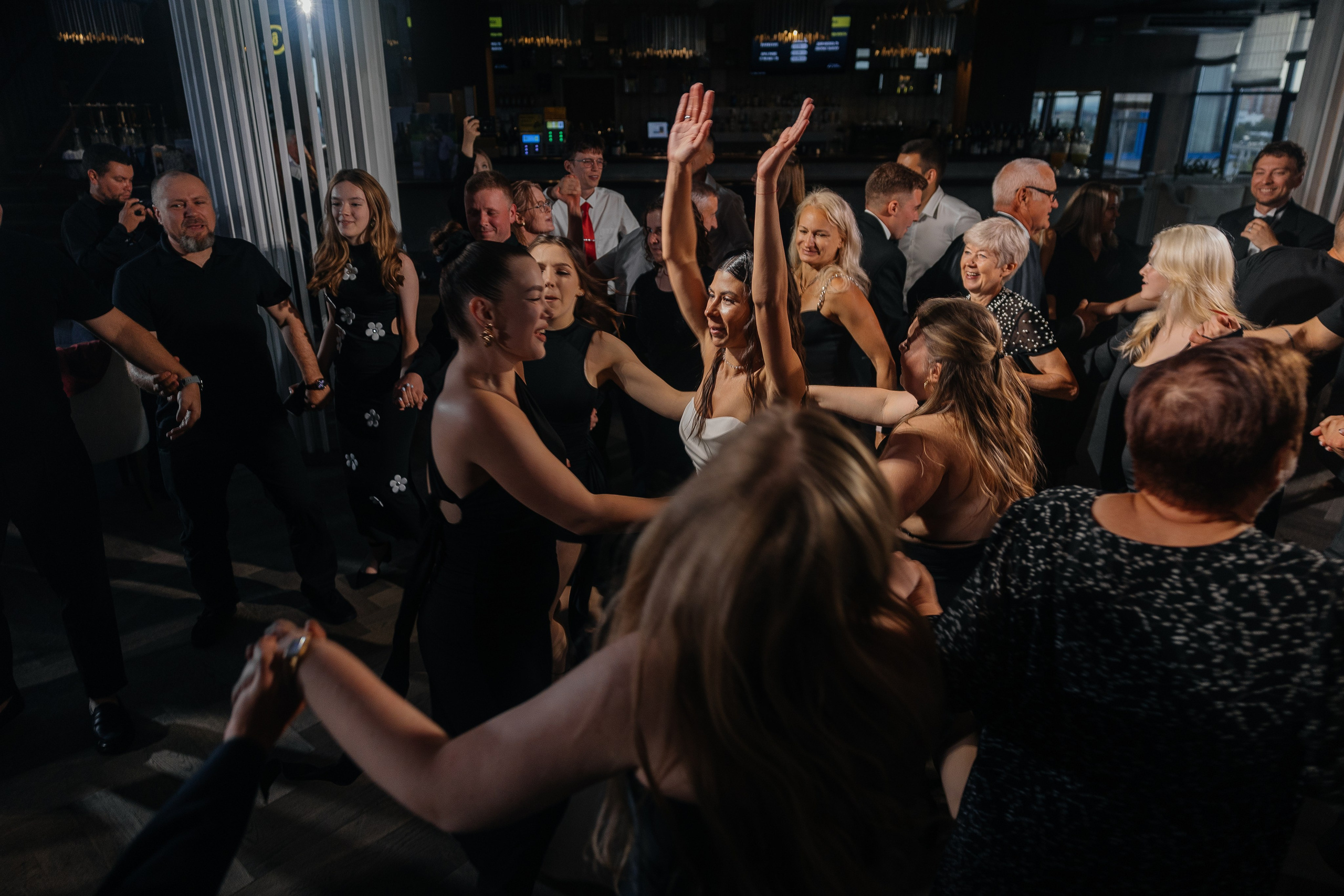 Rain falls down. Главная