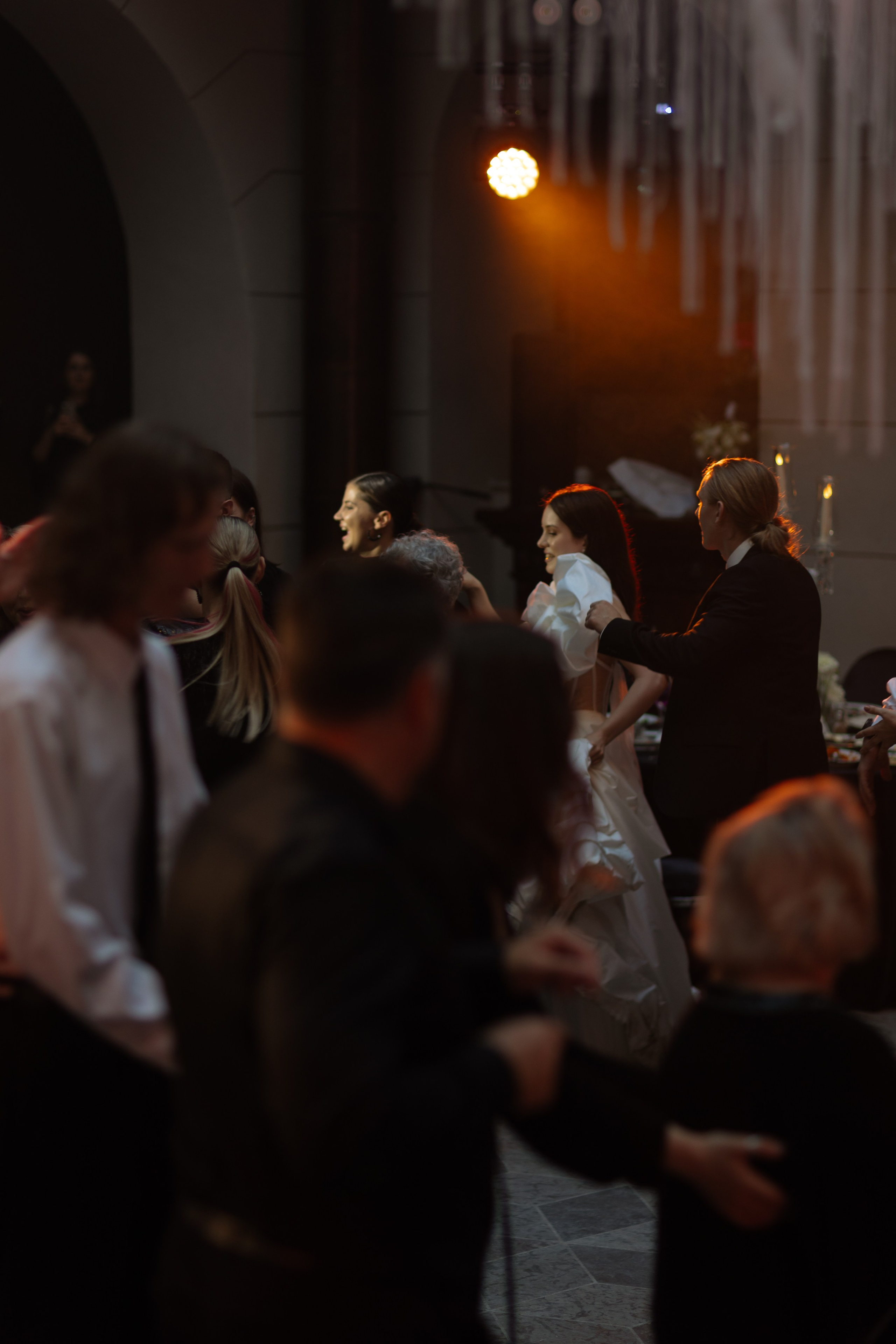 Артем и Анастасия: свадьба с танцами в замке. @dariazphoto свадебный фотограф