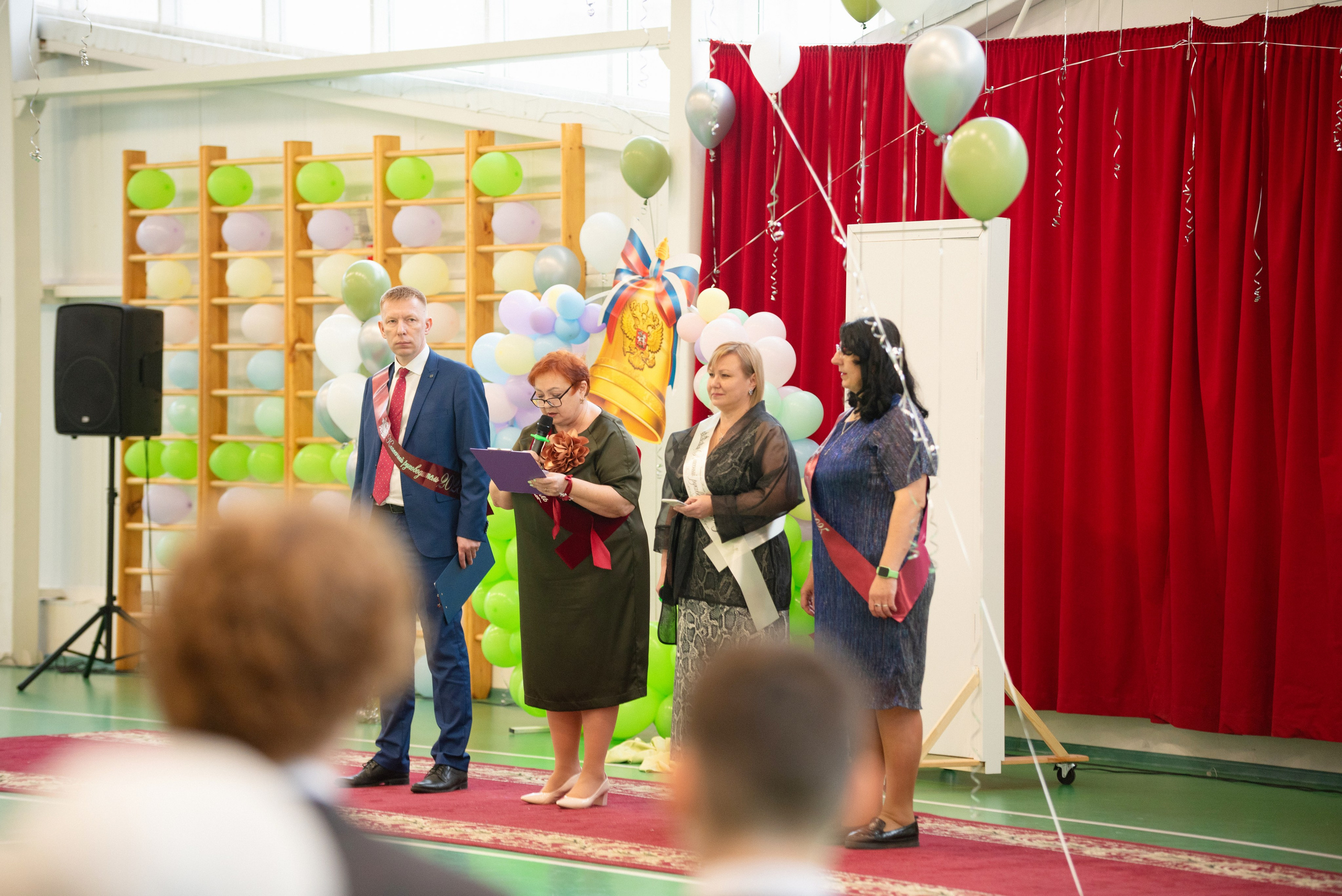 Съёмка выпускного в школе для 11 класса в Сургуте от профессионального фотографа