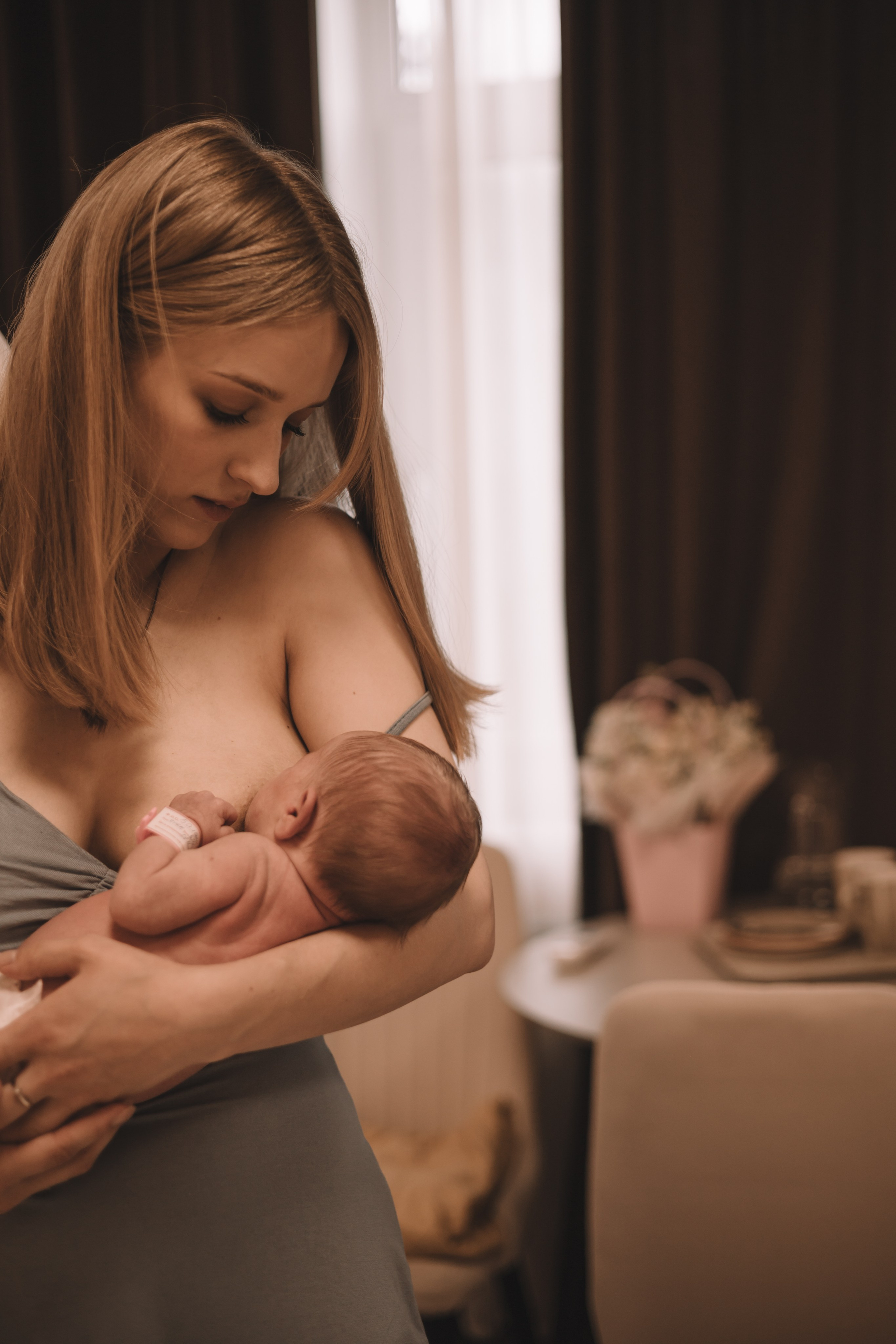 Выписка маленькой Таисии. Семейный фотограф в Санкт-Петербурге. Запечатление мгновений и ярких воспоминаний в Вашей жизни