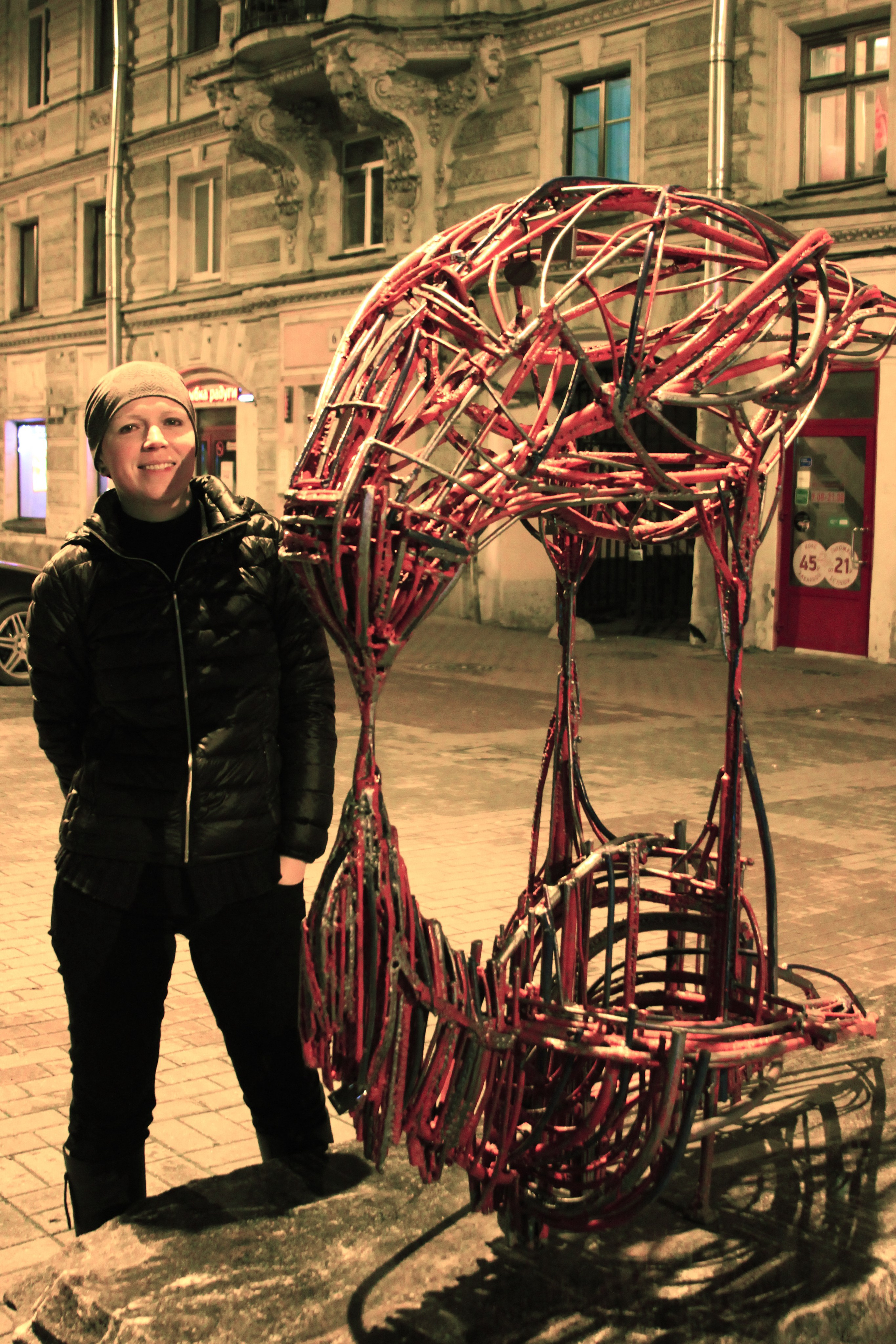 Поцелуй / Спб / Финский переулок/2013. Художник — скульптор Антонина Фатхуллина