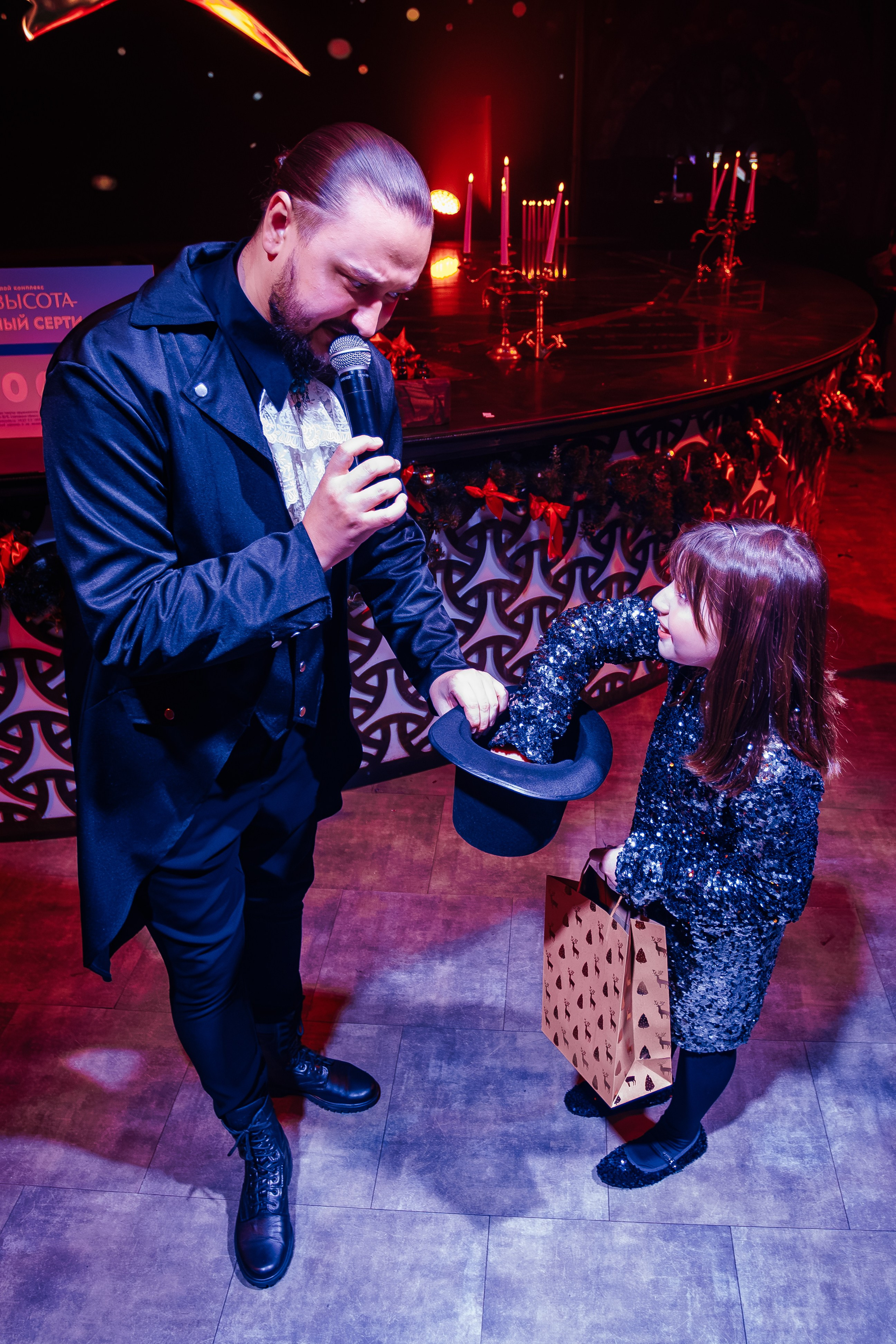 Новогодняя шоу-программа «MAGIC TIME» в PTIZZA BAR_Ялта_31.12.2025. Аминов Руслан | Фотограф