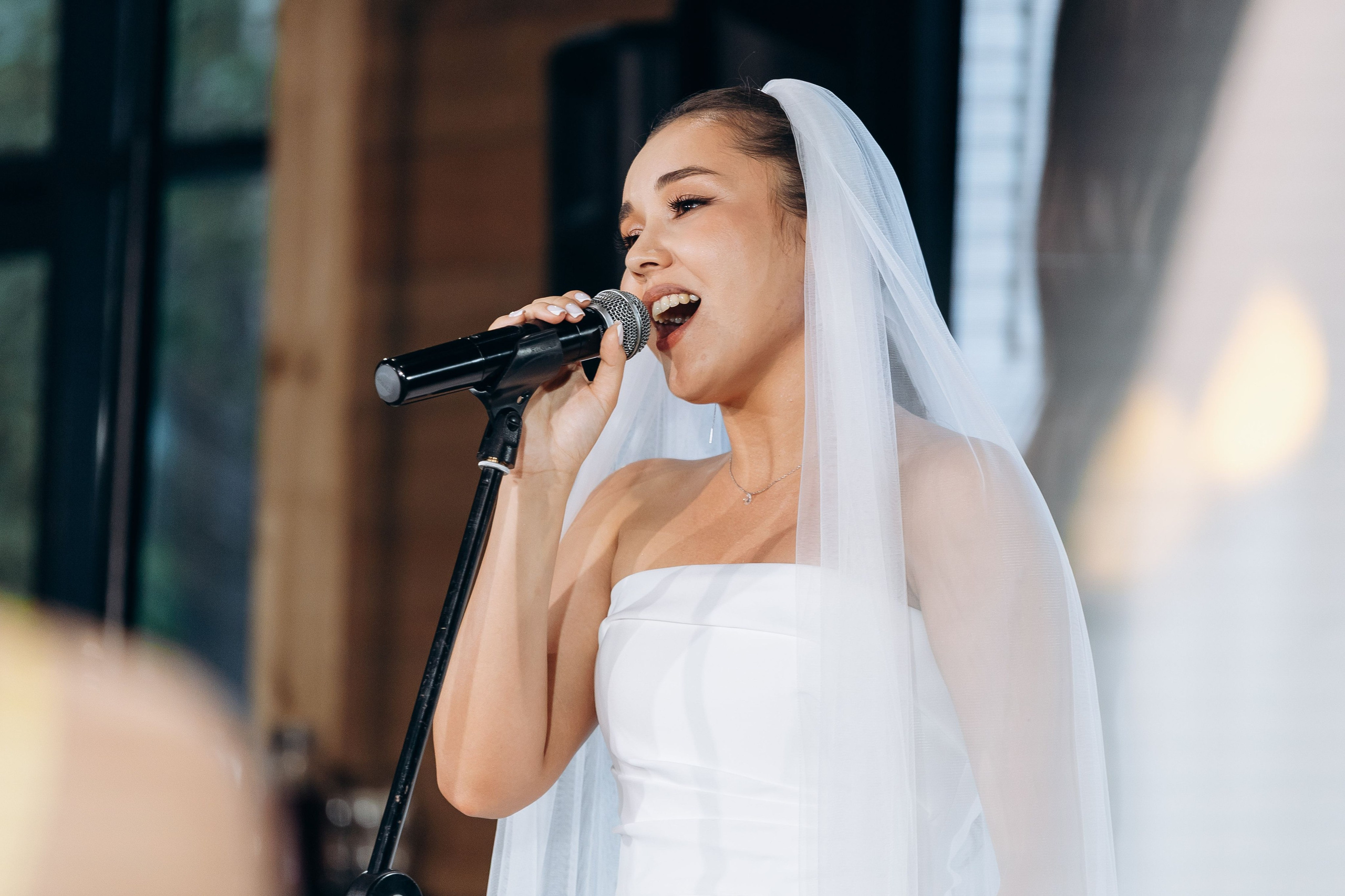 песня невесты - подарок для жениха. фотограф на свадьбу в Казани