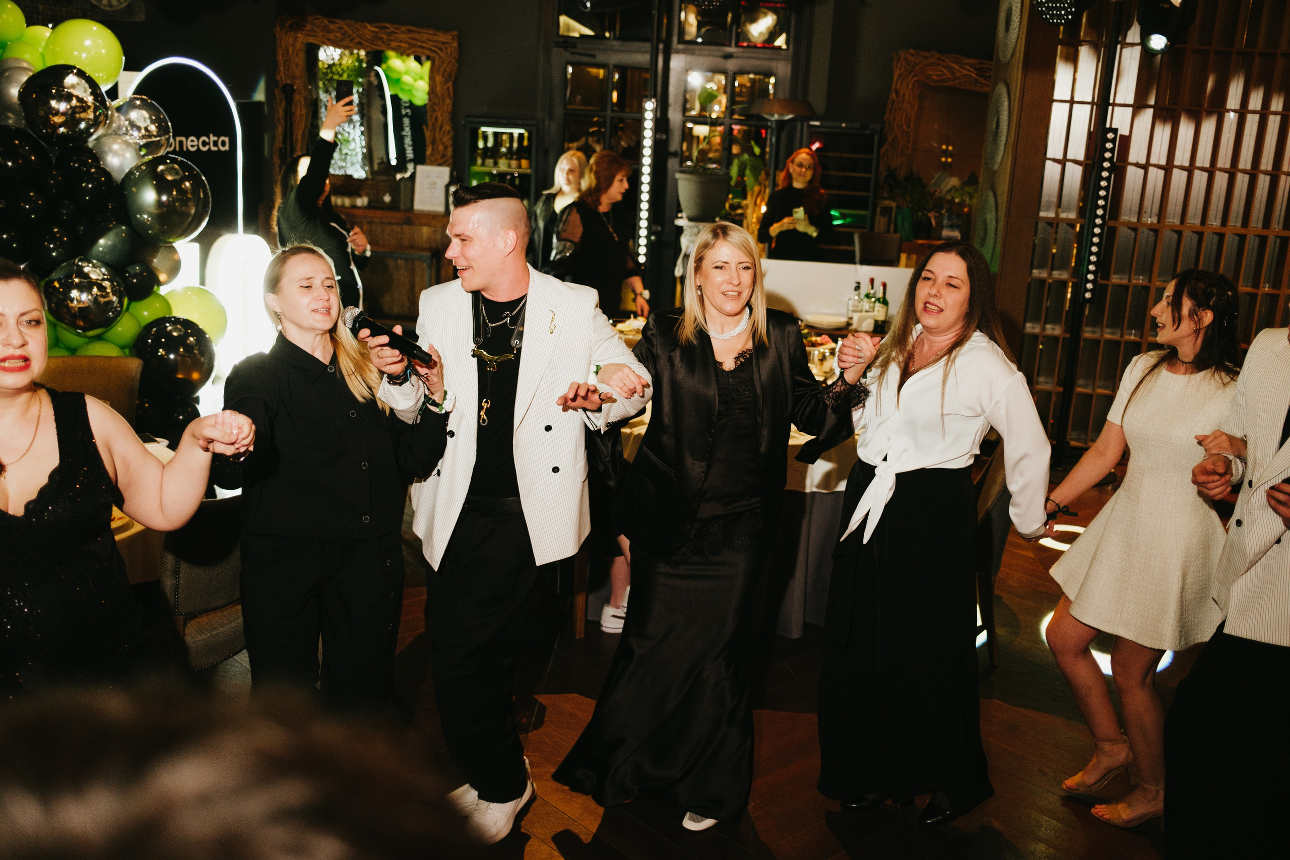 Корпоратив в Сириусу (Адлер) 10 лет компании. Свадебный фотограф Денис Ожигин в Краснодаре и крае. Эмоциональная и стильная съемка вашего дня