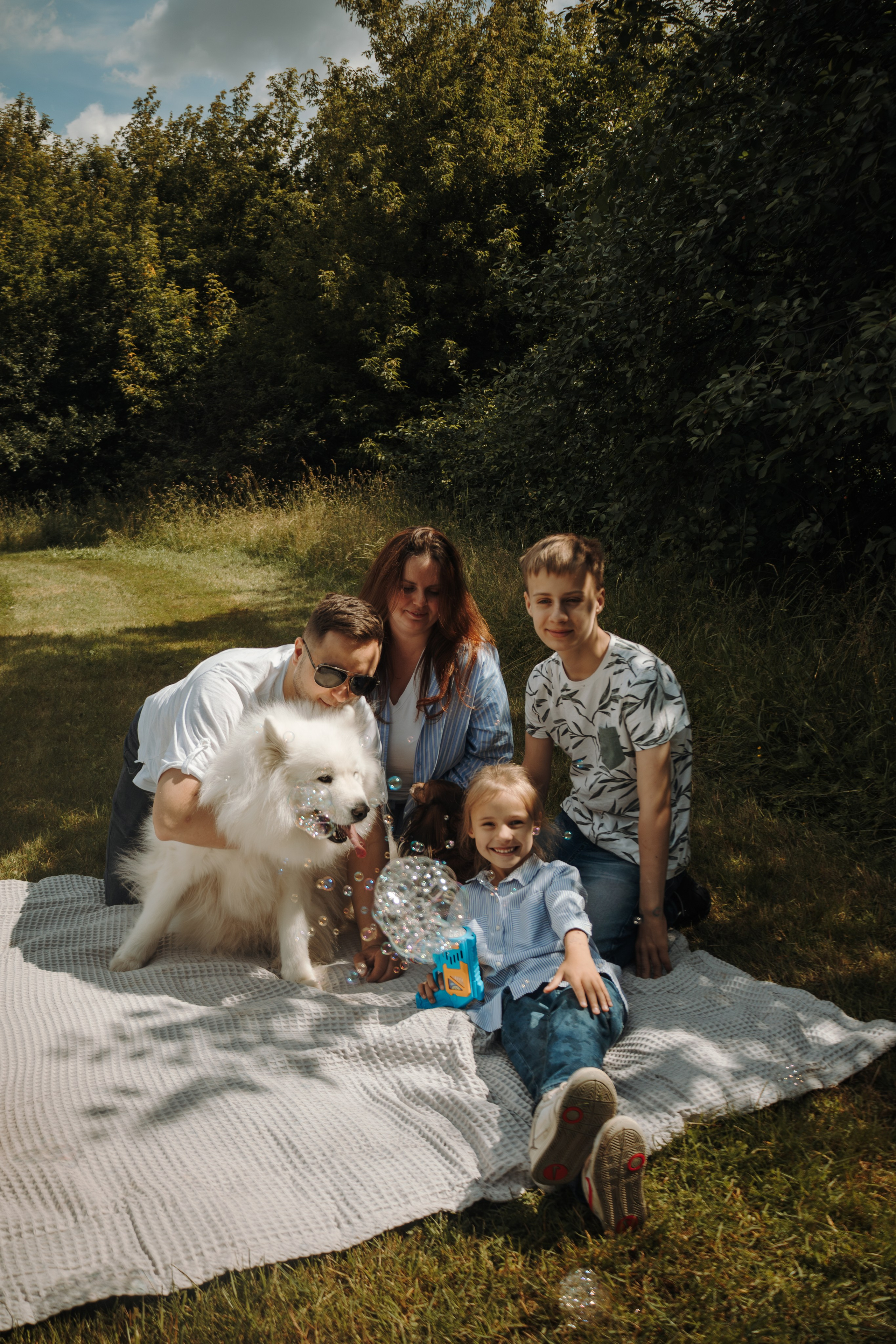 Семейная фотосессия с собаками в парке. Фотограф-анималист в Москве Екатерина Тихонова