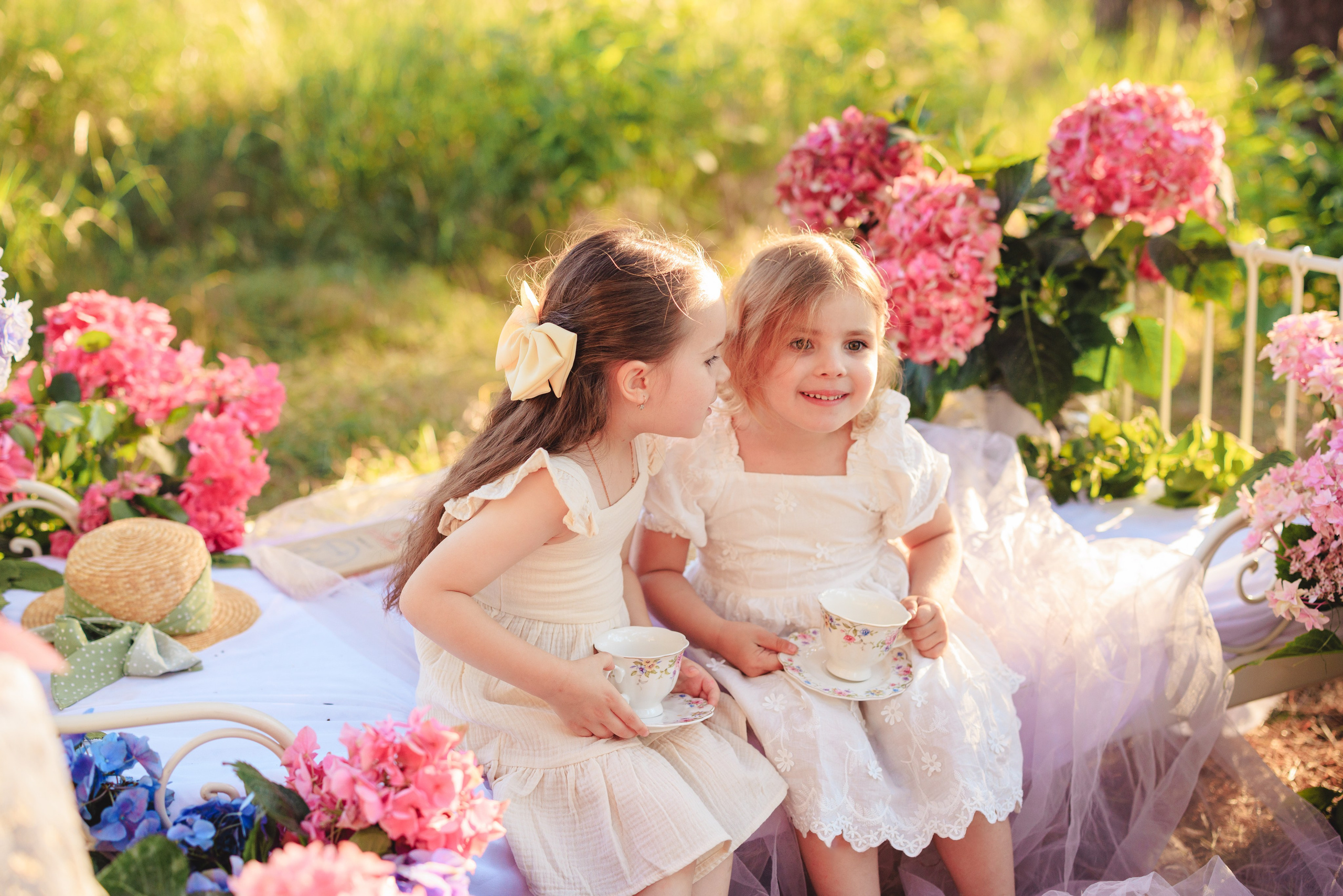 Цветочная кровать с кроликами. Семейный и детский фотограф в Краснодаре Анна Трашкова