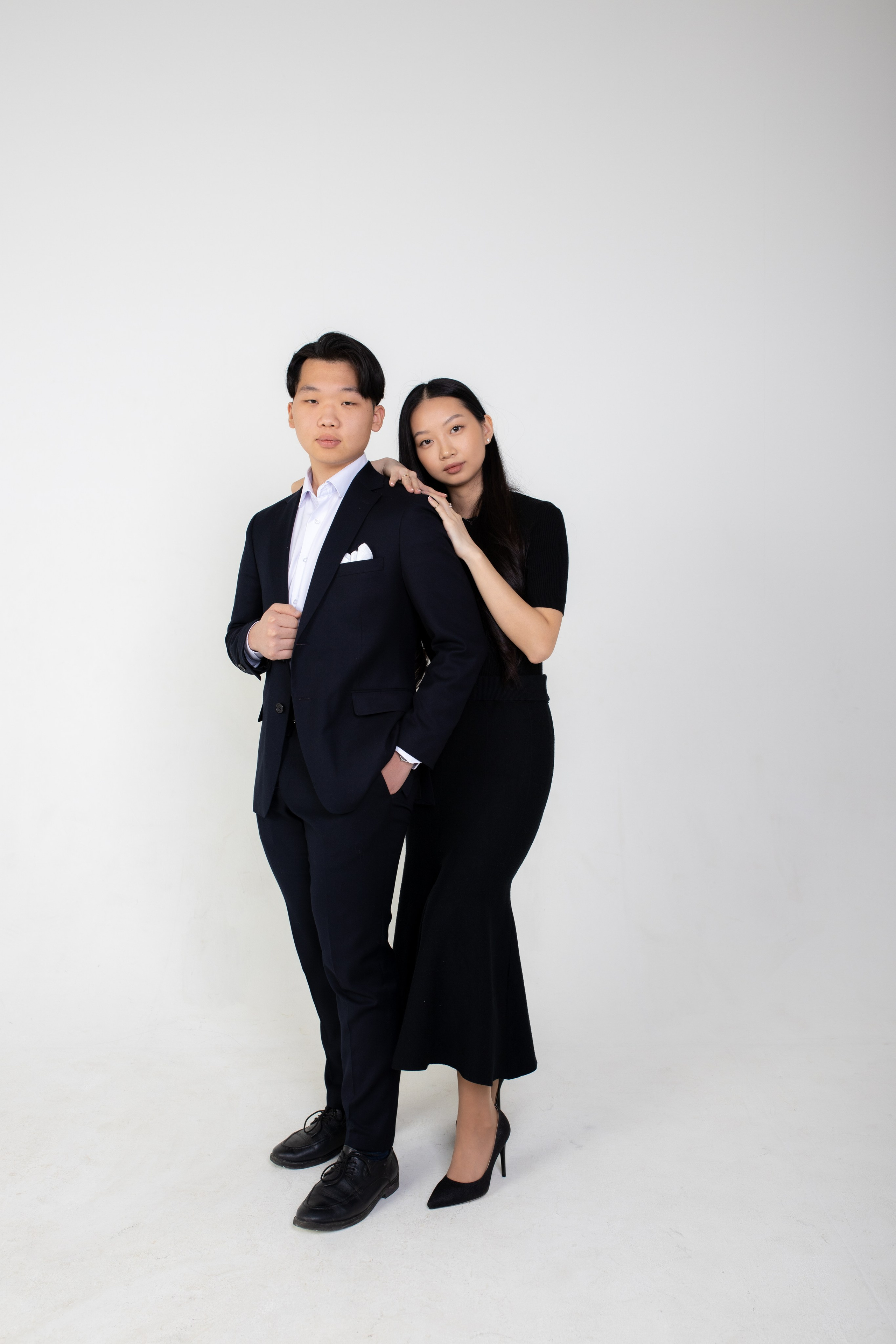 Семейная фотосессия на циклораме с импульсным светом. Фотограф в Железнодорожном и Балашихе