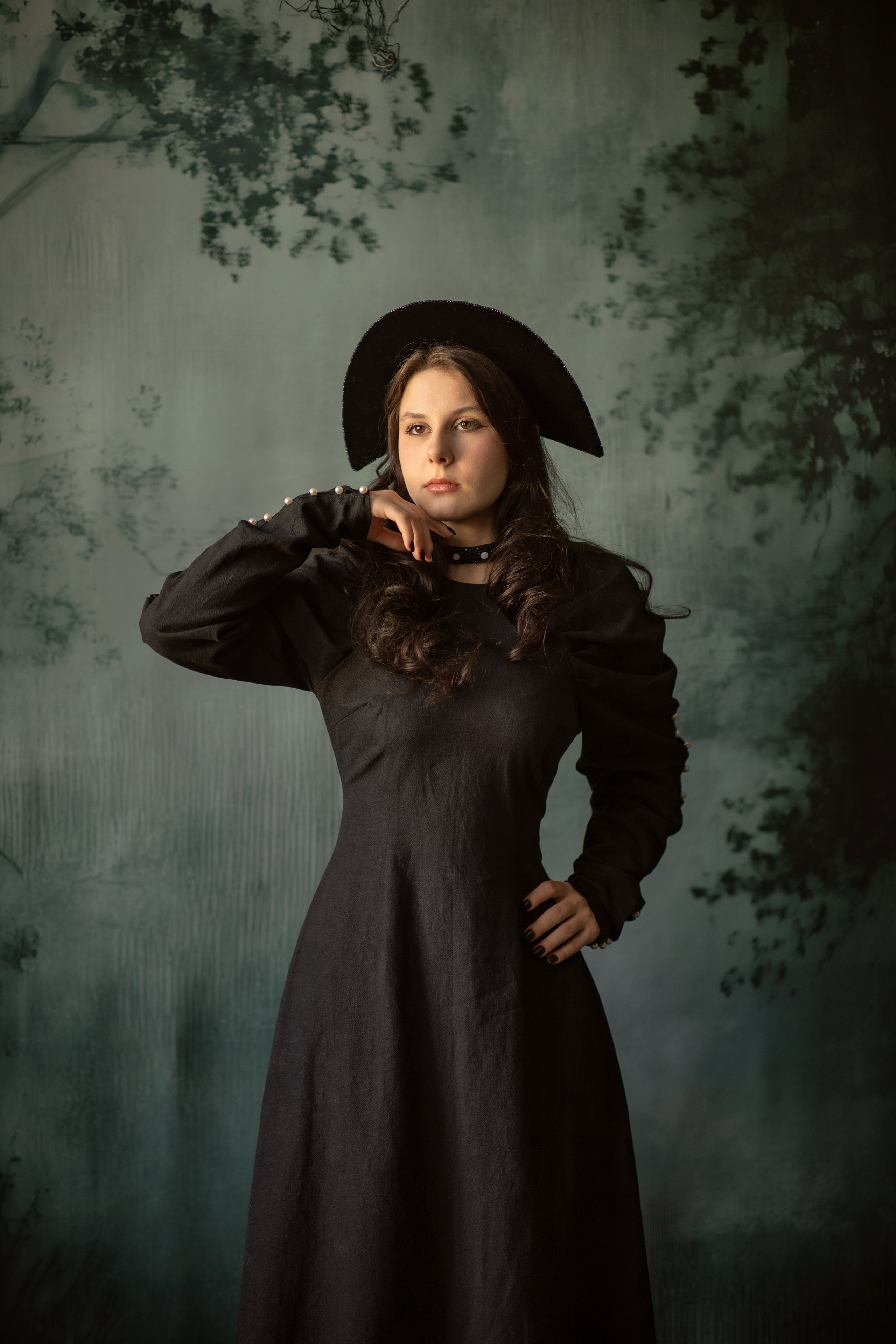 A16. Дизайнер костюмов и украшений, фотограф