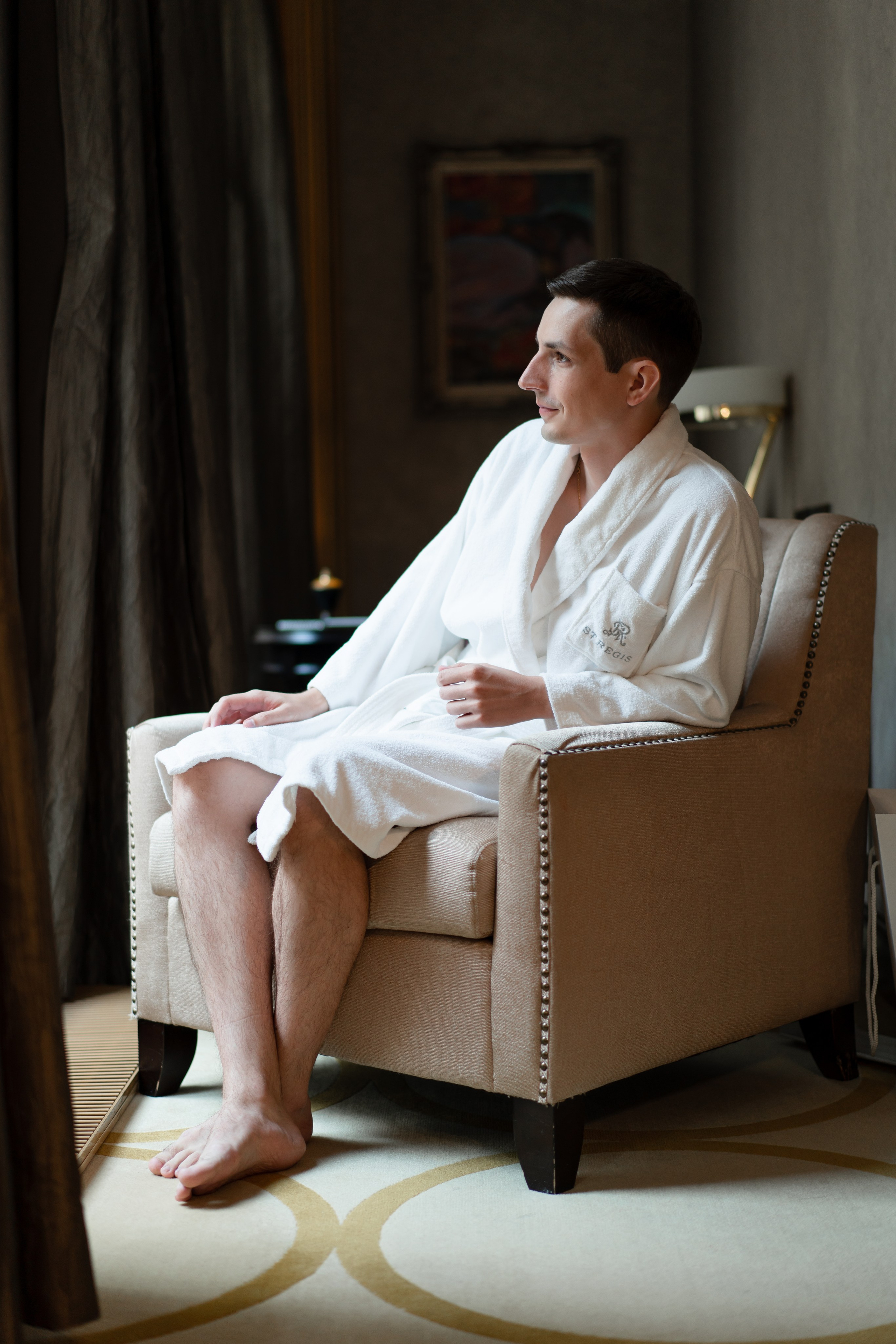 Свадебная фотосессия в отеле The St. Regis Moscow Nikolskaya. Свадебный фотограф Вера Климова