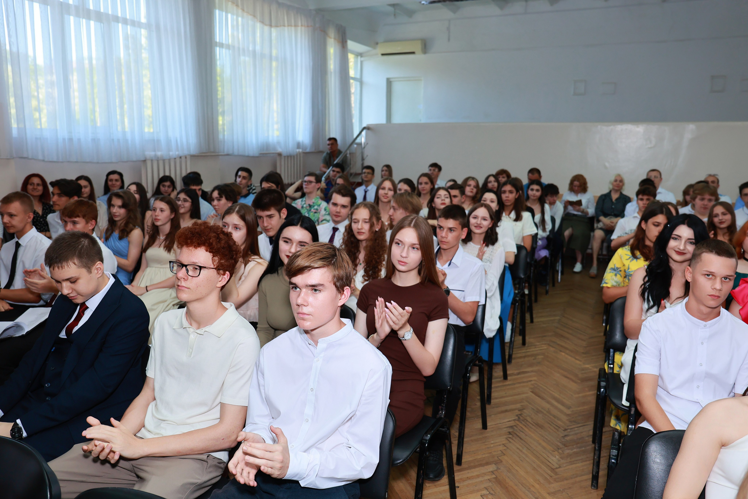 Вручение аттестатов Лицей 64. Детский семейный фотограф Краснодар