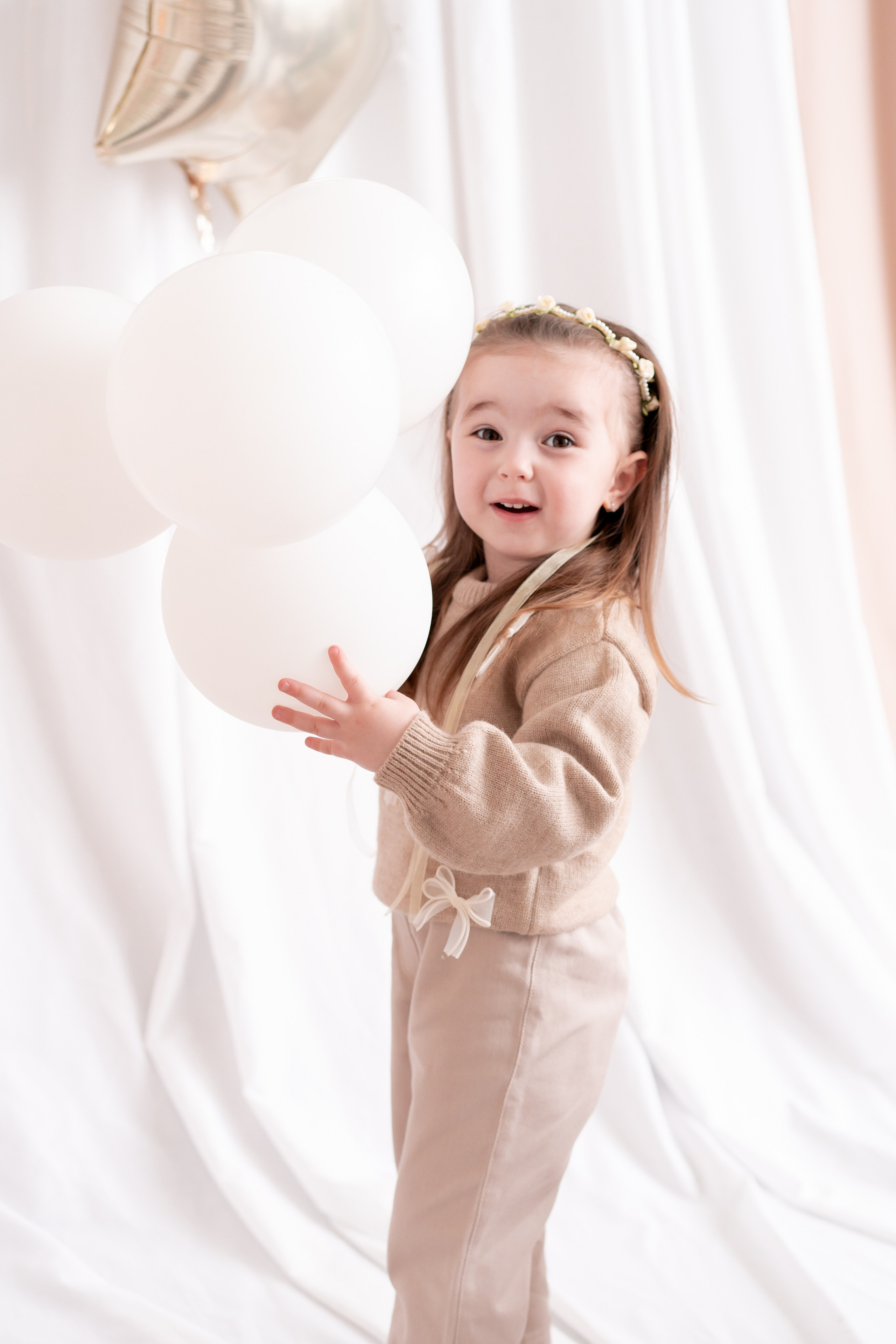 С Днём Рождения ребенка, портрет. Детская, семейная фотостудия в Санкт-Петербурге