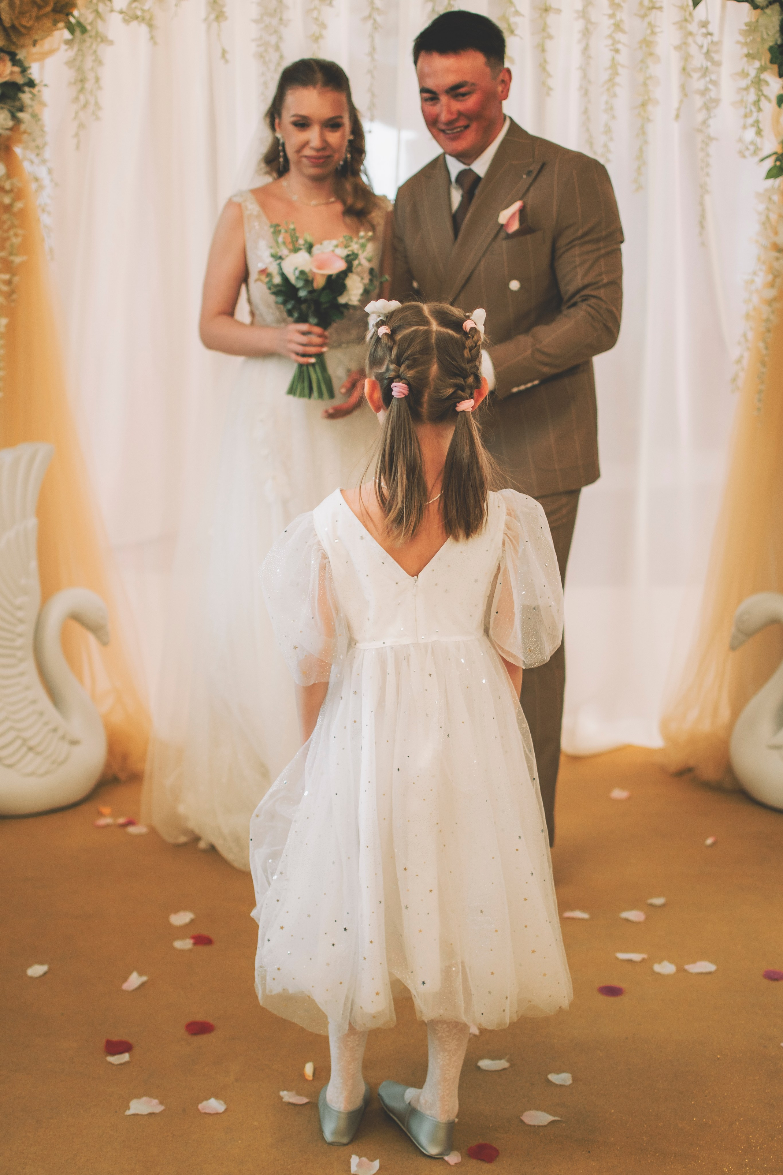 Альберт и Анастасия (Студийная фотосессия, роспись в ДК Нефтяник + фотосессия с гостями). Семейный и свадебный фотограф Губкинский и Ставрополь