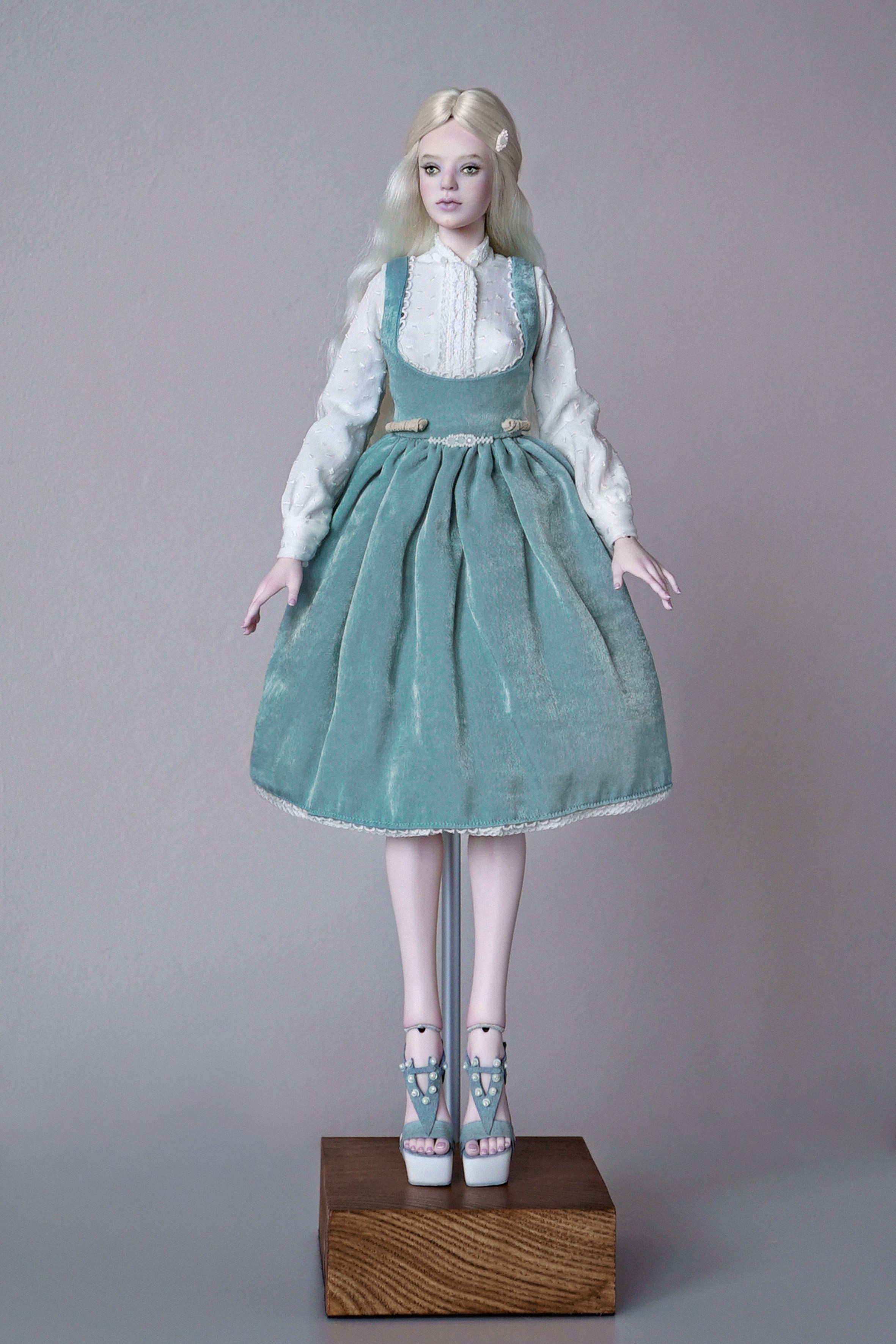 ГАЛЕРЕЯ. Авторские Шарнирные куклы и украшения из фарфора Алексаны Лавринчук