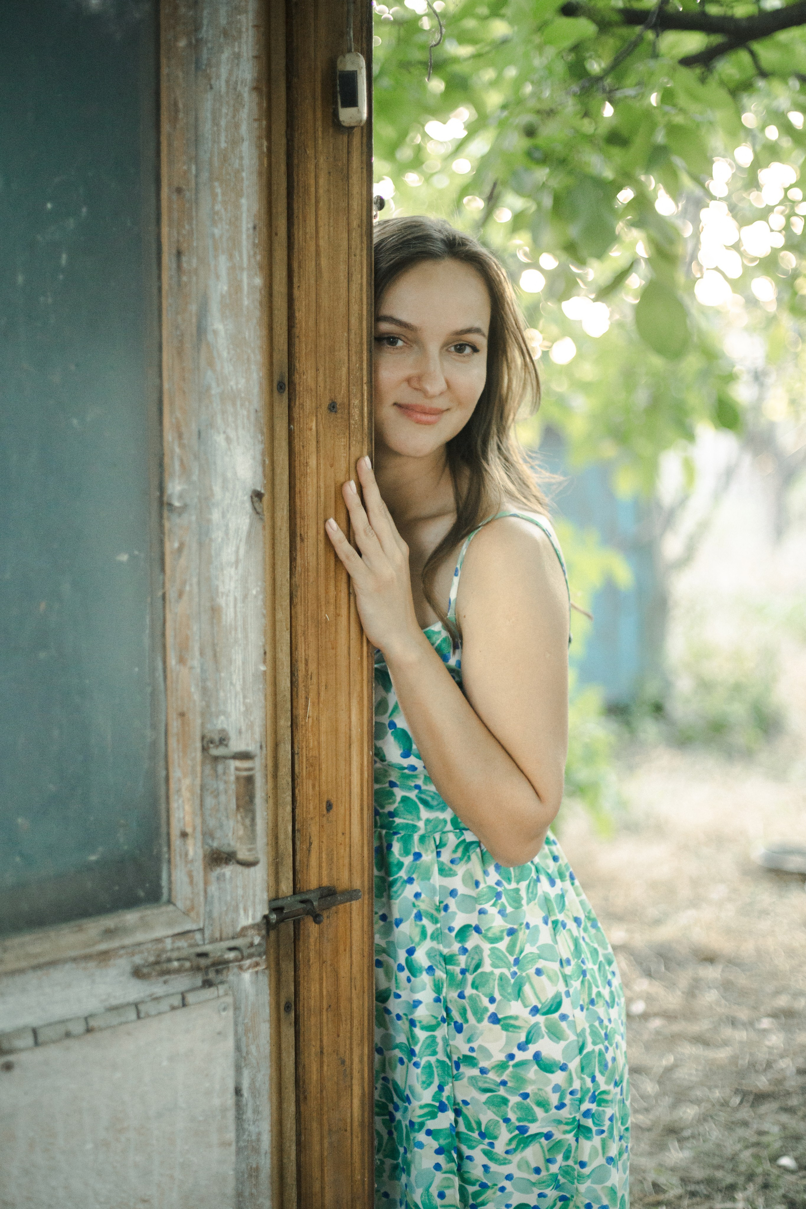 У бабушки в саду. Елизавета и Мария. Фотограф в Ростове-на-Дону и Краснодаре Елизавета Киселёва