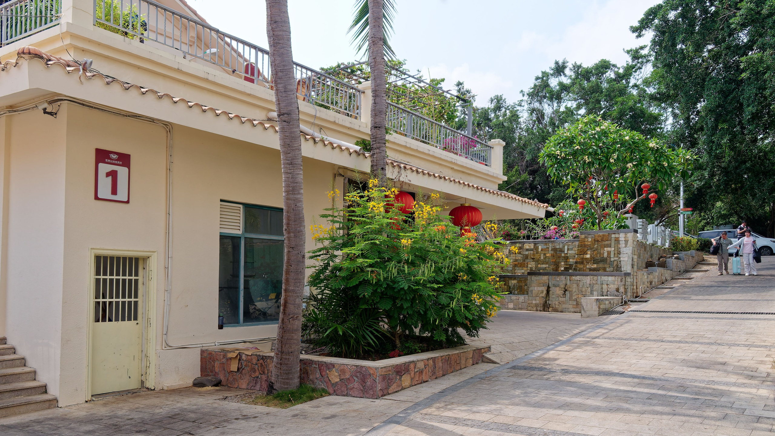 Хайнань 2026, улицы Ялунвань и Саньи. Фотопрогулки по Миру