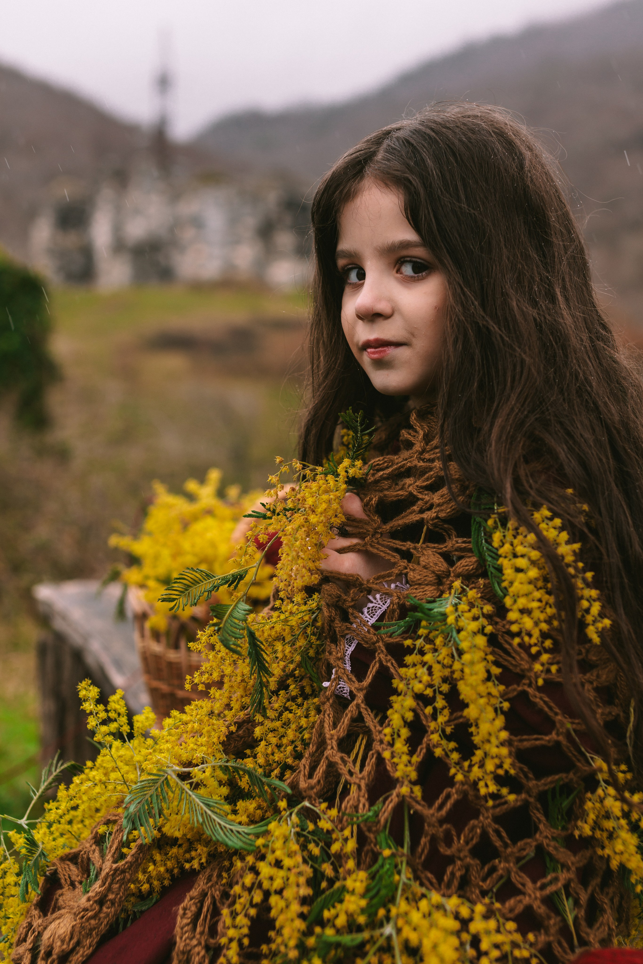 Девочка в горах. Семейный и художественный фотограф в Тюмени Юлия Логинова