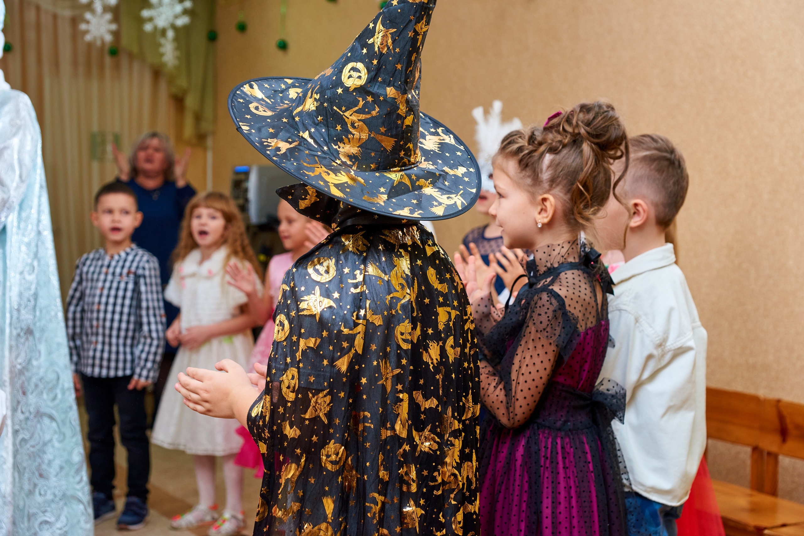 Новогодние утренники. Childrenfoto.ru