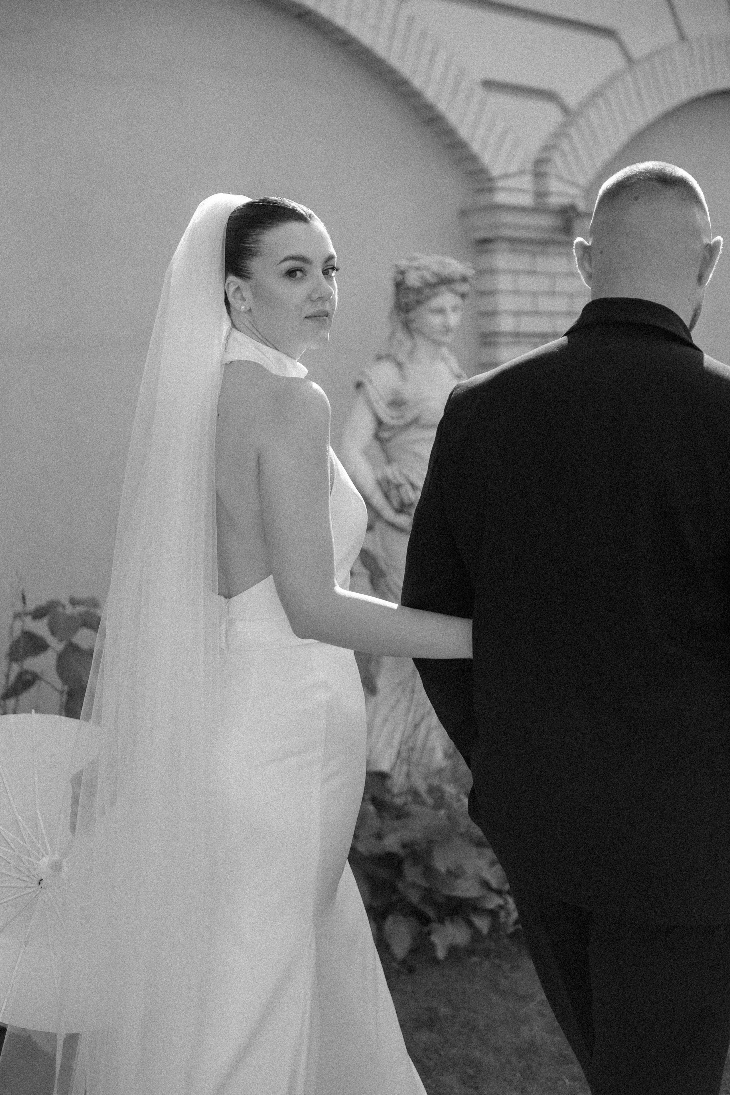 Wedding day in VERSAL PARK. Wedding PHOTOGRAPHER Andrew Vnukov