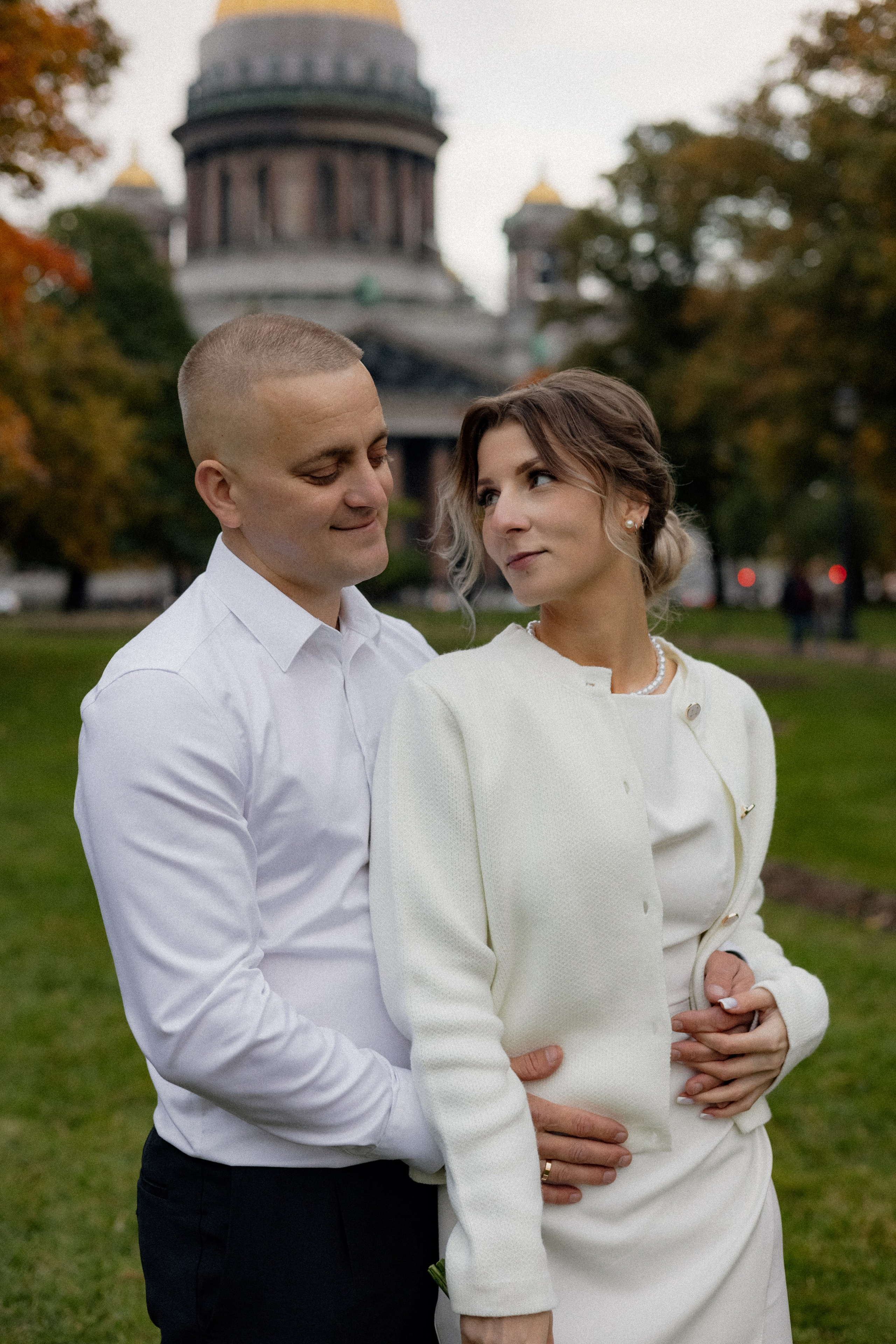 Свадебная прогулка у Исаакия. Свадебный фотограф в Санкт-Петербурге Ксения Кобышева