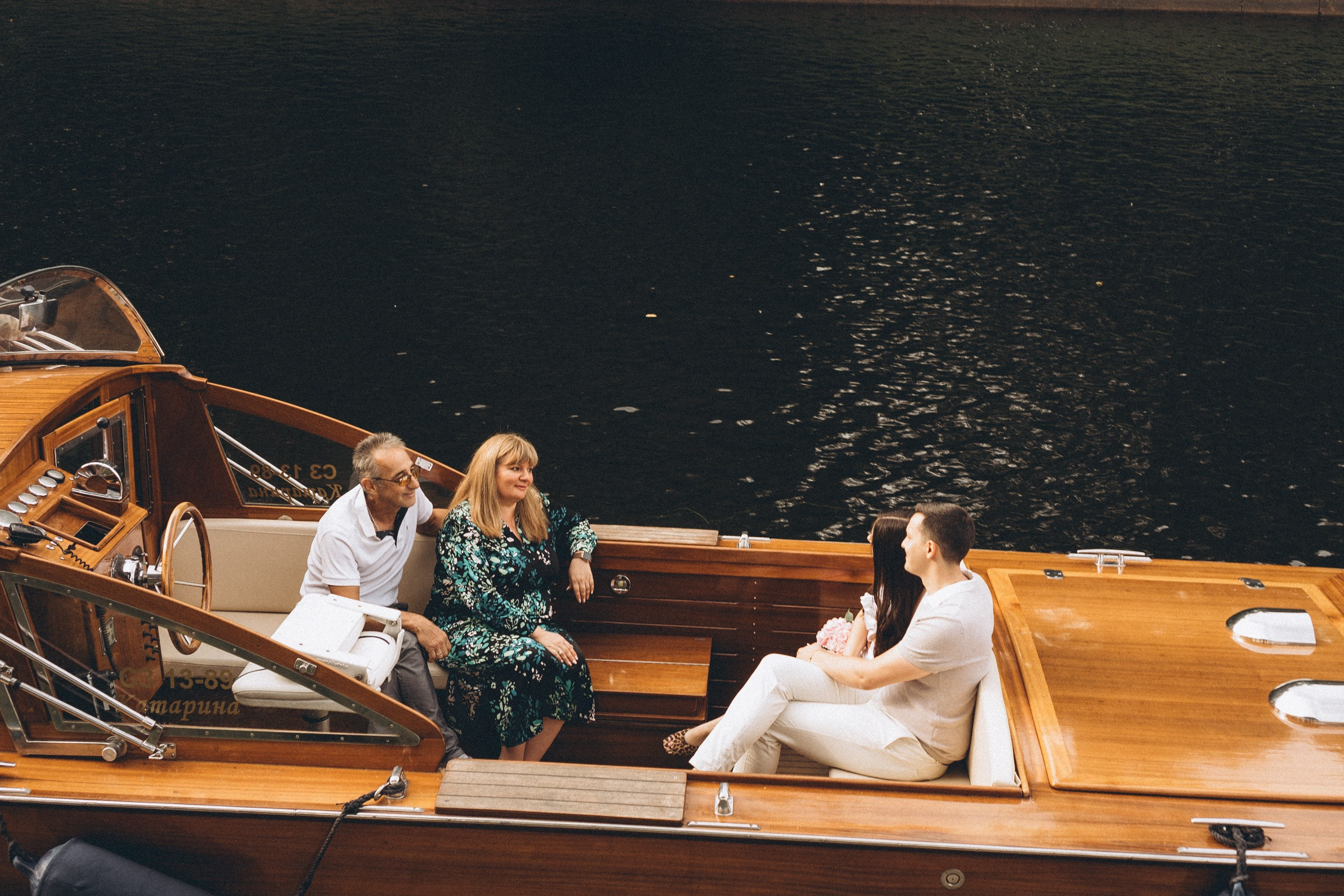 СВАДЕНБНАЯ СЬЕМКА НА КАТЕРЕ ПО КАНАЛАМ САНКТ-ПЕТЕРБУРГА И В АКВАТОРИИ НЕВЫ. Профессиональный фотограф, Санкт-Петербург — Виктория Богомолова