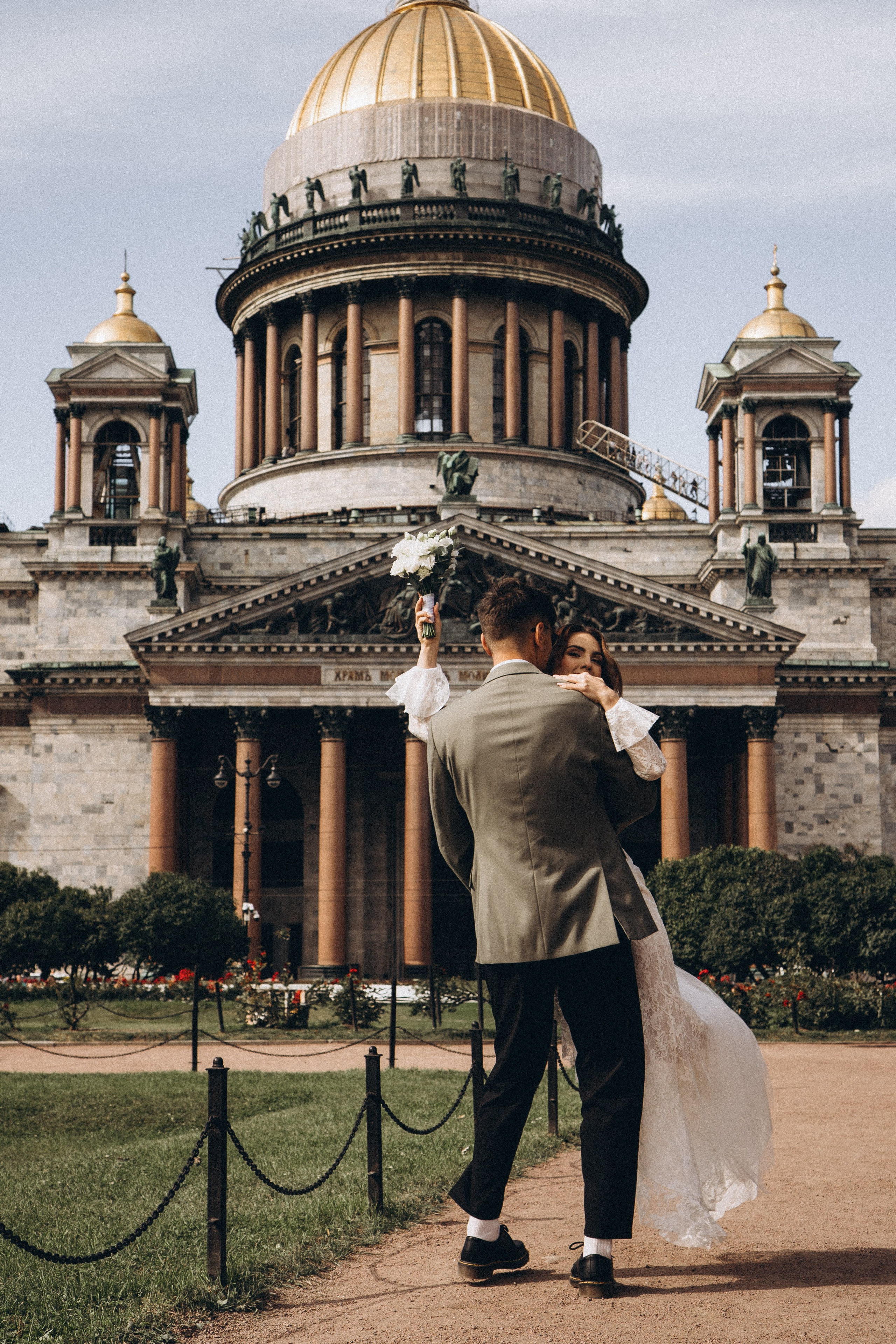 СВАДЕБНАЯ ПРОГУЛКА ВОЗЕ ИСАИКЕВСКОГО СОБОРА АСТОРИИ И ЗАКОНОДАЛЕТНОГО СОБРАНИЯ. Профессиональный фотограф, Санкт-Петербург — Виктория Богомолова