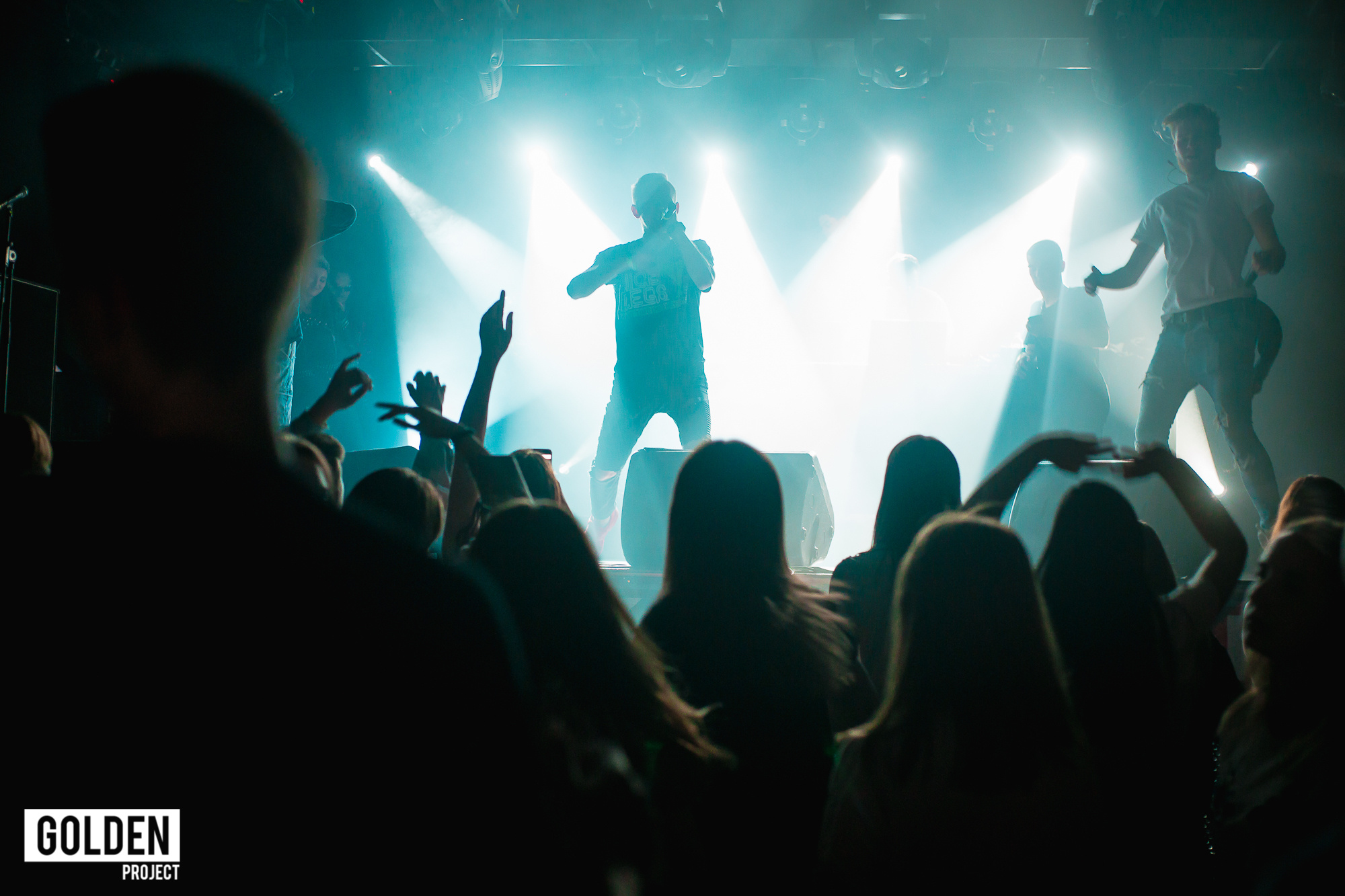 Вечеринки в ночных клубах. Свободный фотограф