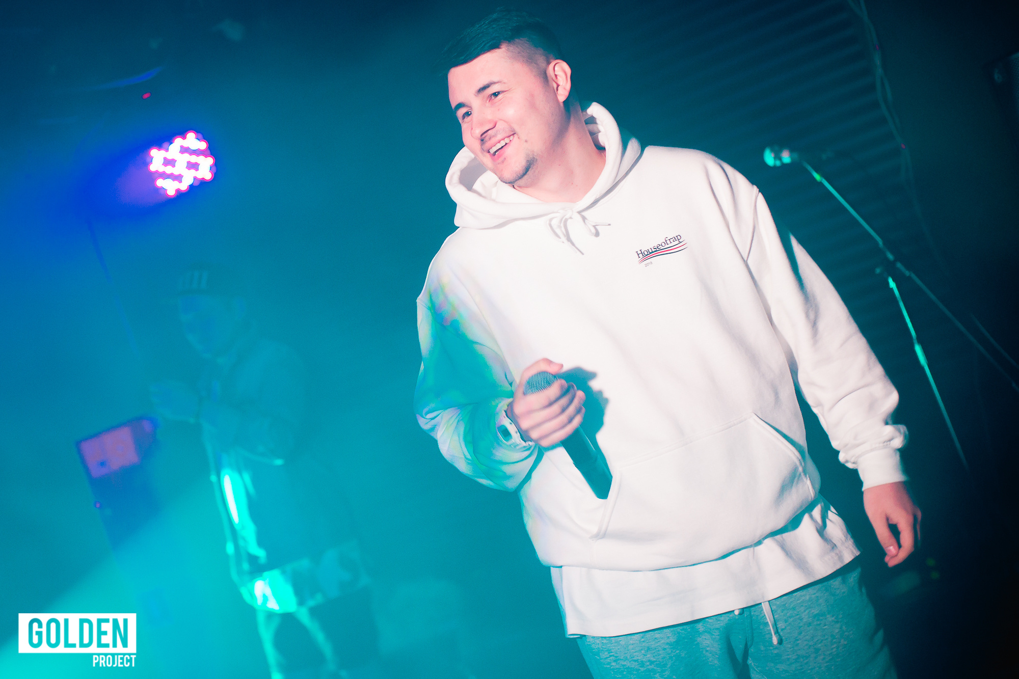 Вечеринки в ночных клубах. Свободный фотограф