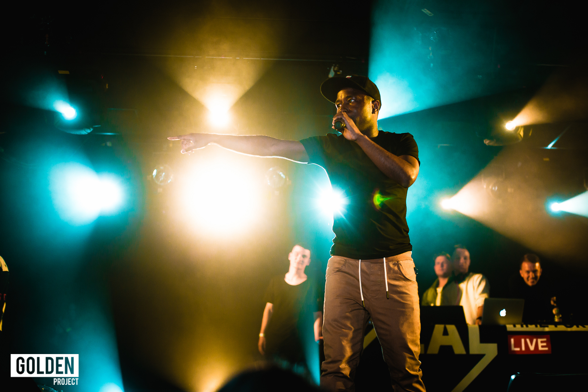 Вечеринки в ночных клубах. Свободный фотограф