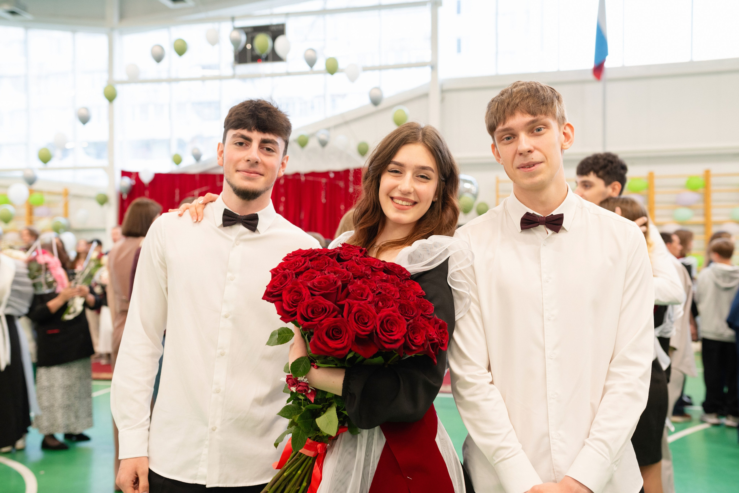 Съёмка выпускного в школе для 11 класса в Сургуте от профессионального школьного фотографа