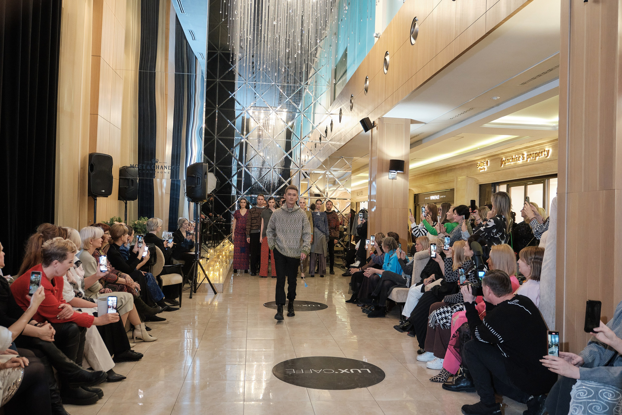 Показ коллекции (Мария Варламова). Свадебный фотограф в Екатеринбурге Соседков Евгений