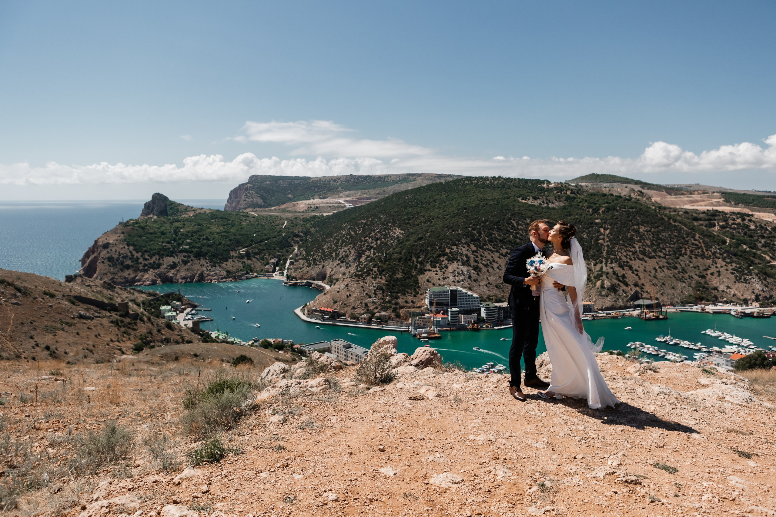 Свадебная съёмка в Балаклаве в крепости Чембало. Свадебный фотограф, фотосъемка в Крыму, Севастополе, Симферополе, Ялте