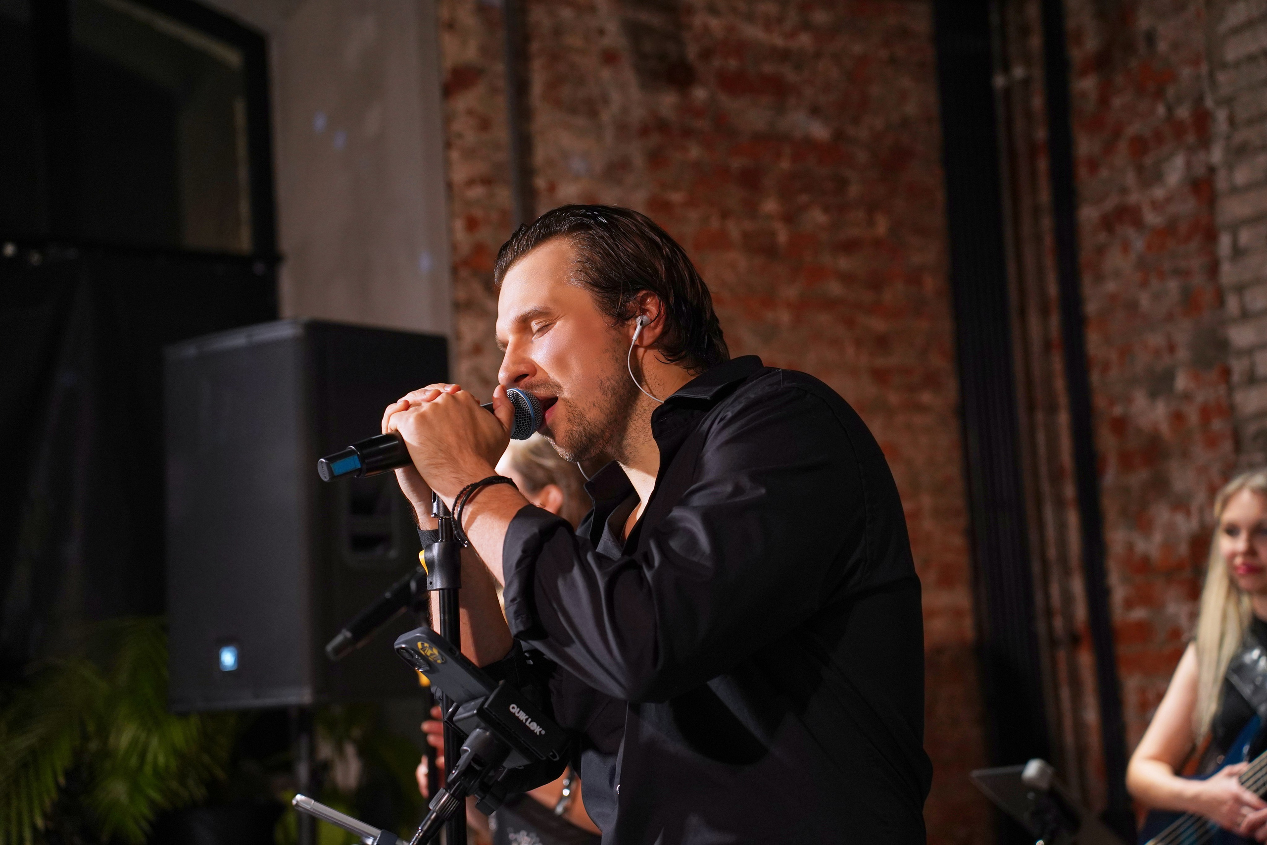 Концерт кавер группы. Фотограф