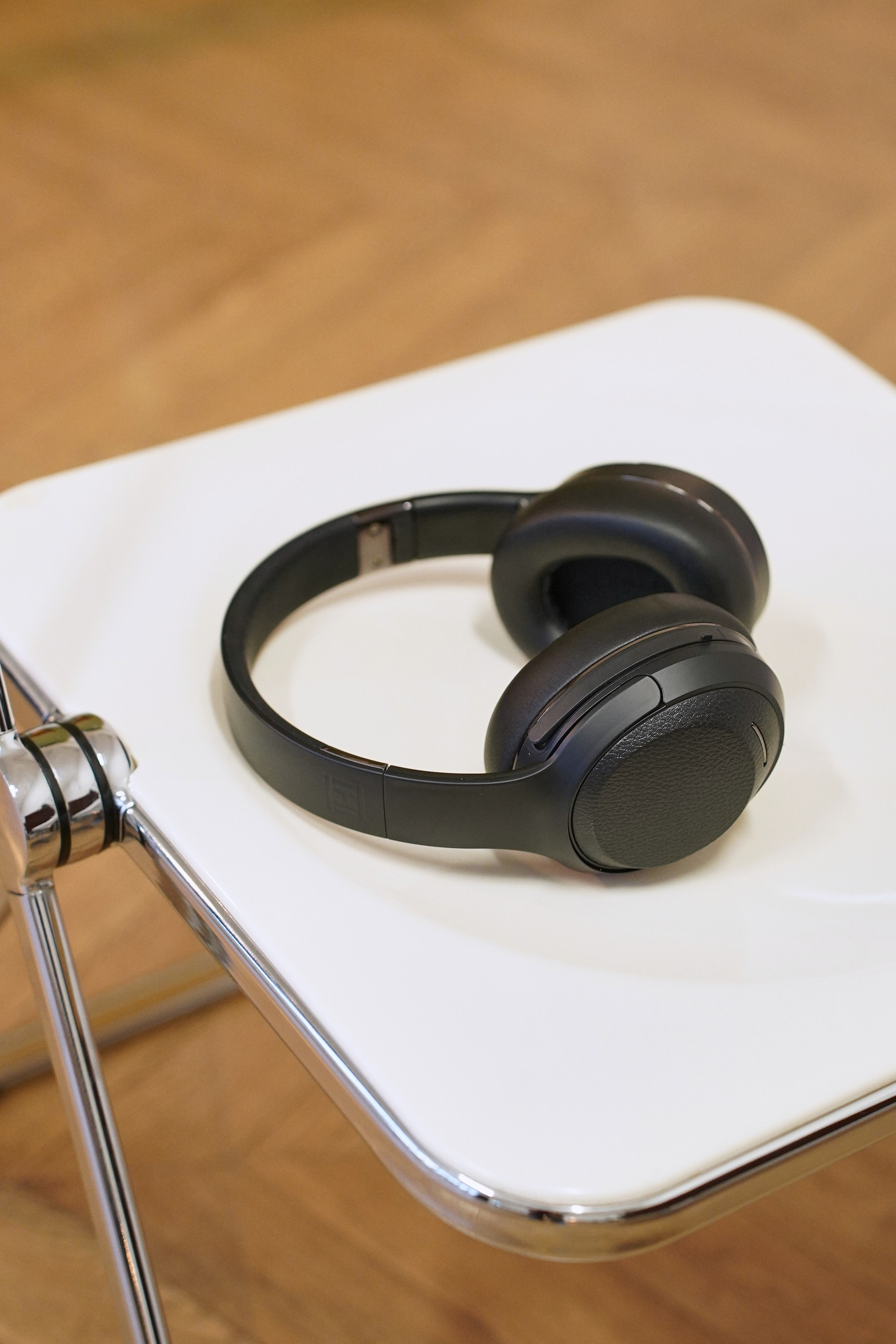 Наушники в интерьере. Фотограф