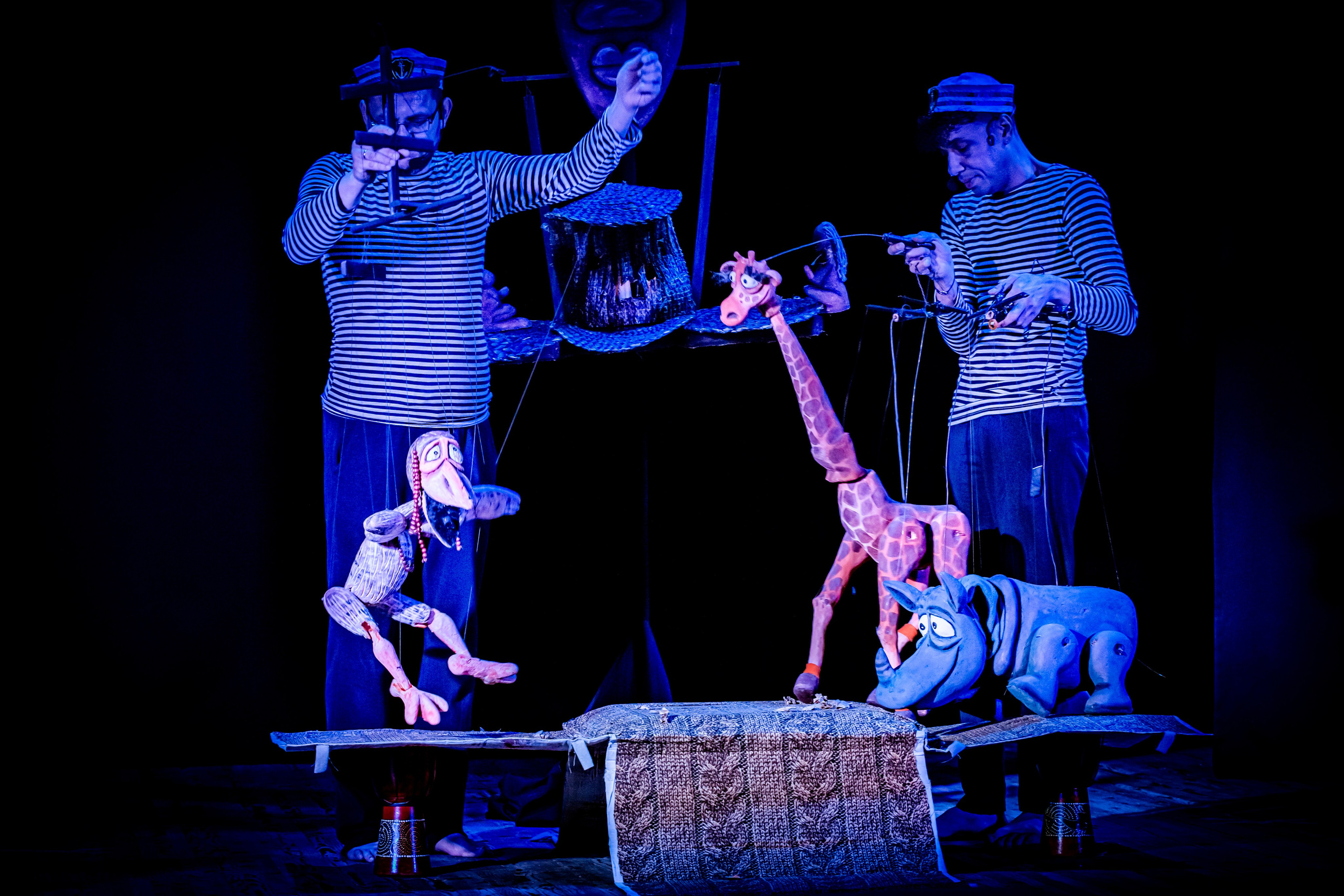 Жирафа и носорог спектакль театра Саквояж. Фотограф в Сочи Юрий Шептаев