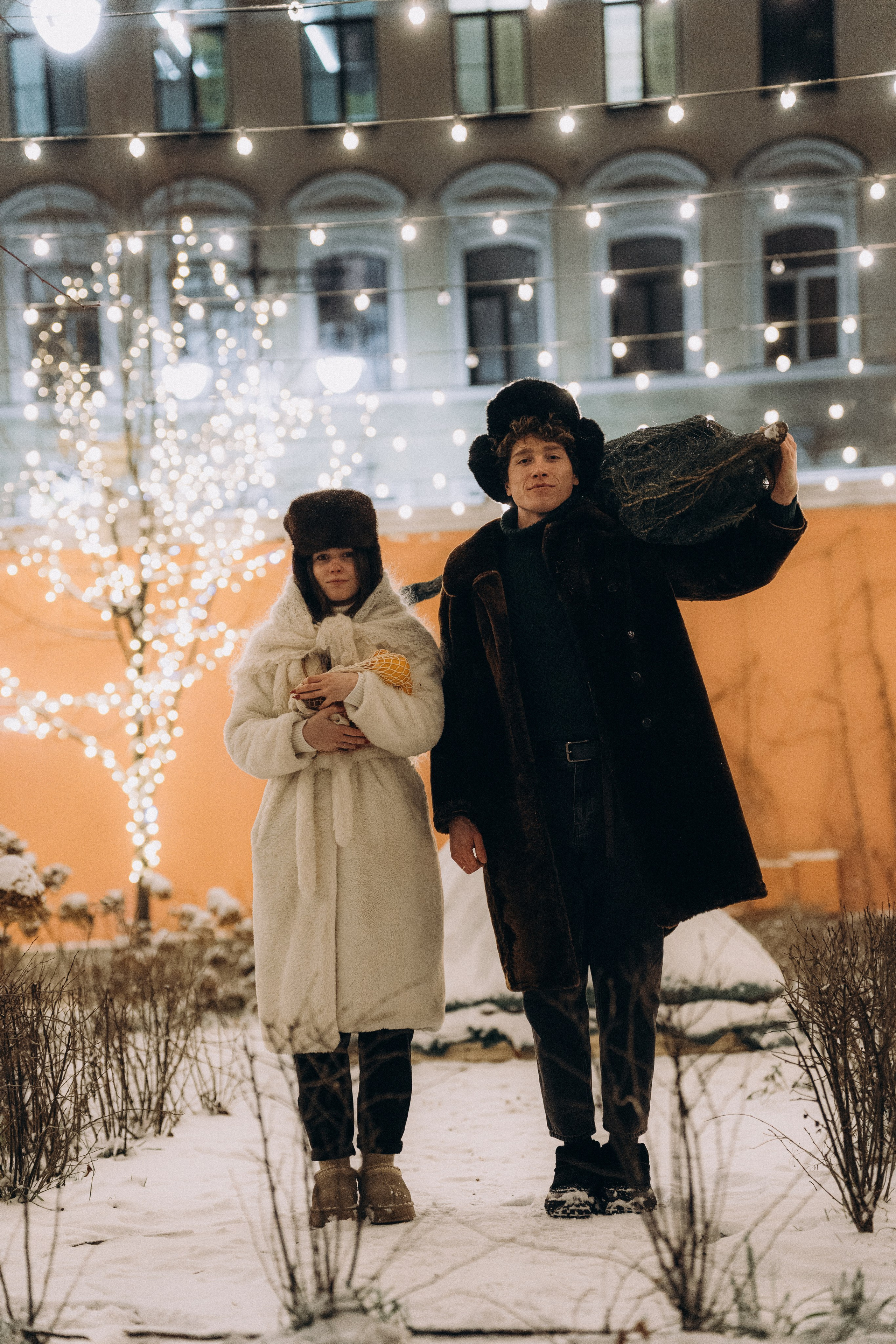 НОВОГОДНЯЯ ПРОГУЛКА ПАРЫ ПО ЧЕРНЫШЕВСКОЙ ПЕРЕД НОВЫМ ГОДОМ. Профессиональный фотограф, Санкт-Петербург — Виктория Богомолова