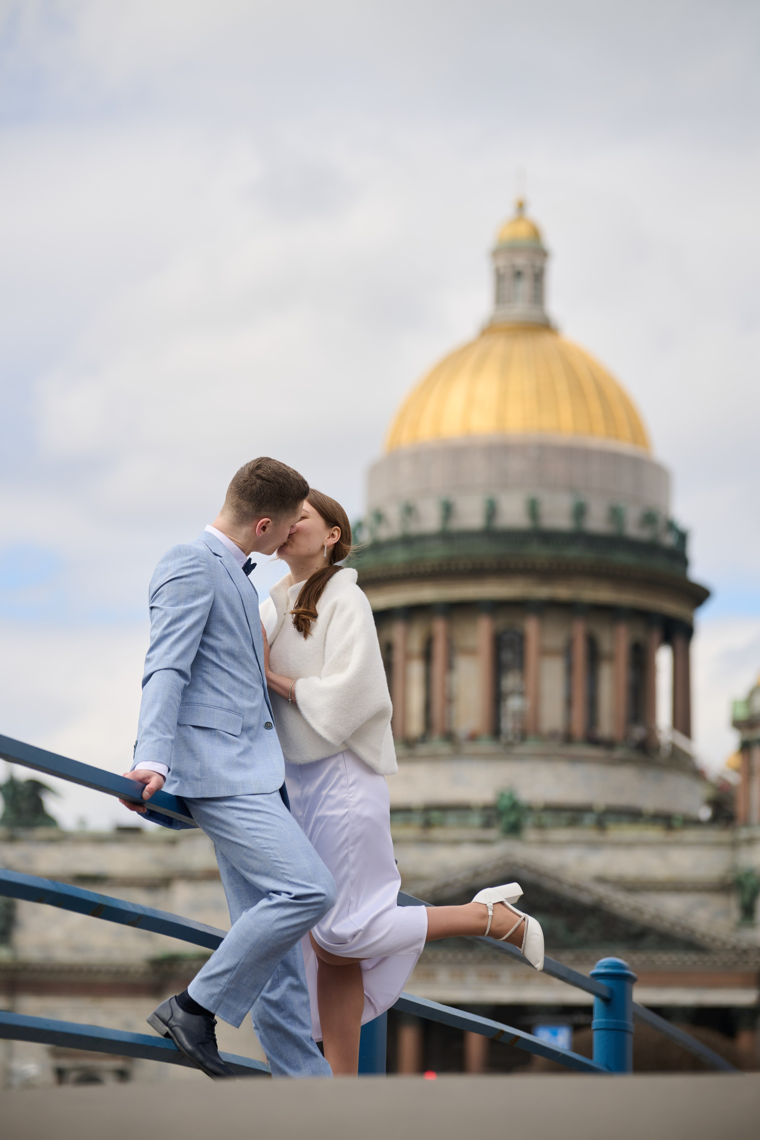 Прогулка у Исаакиевского собора. Фотосессия в Санкт-Петербурге | Услуги профессионального фотографа