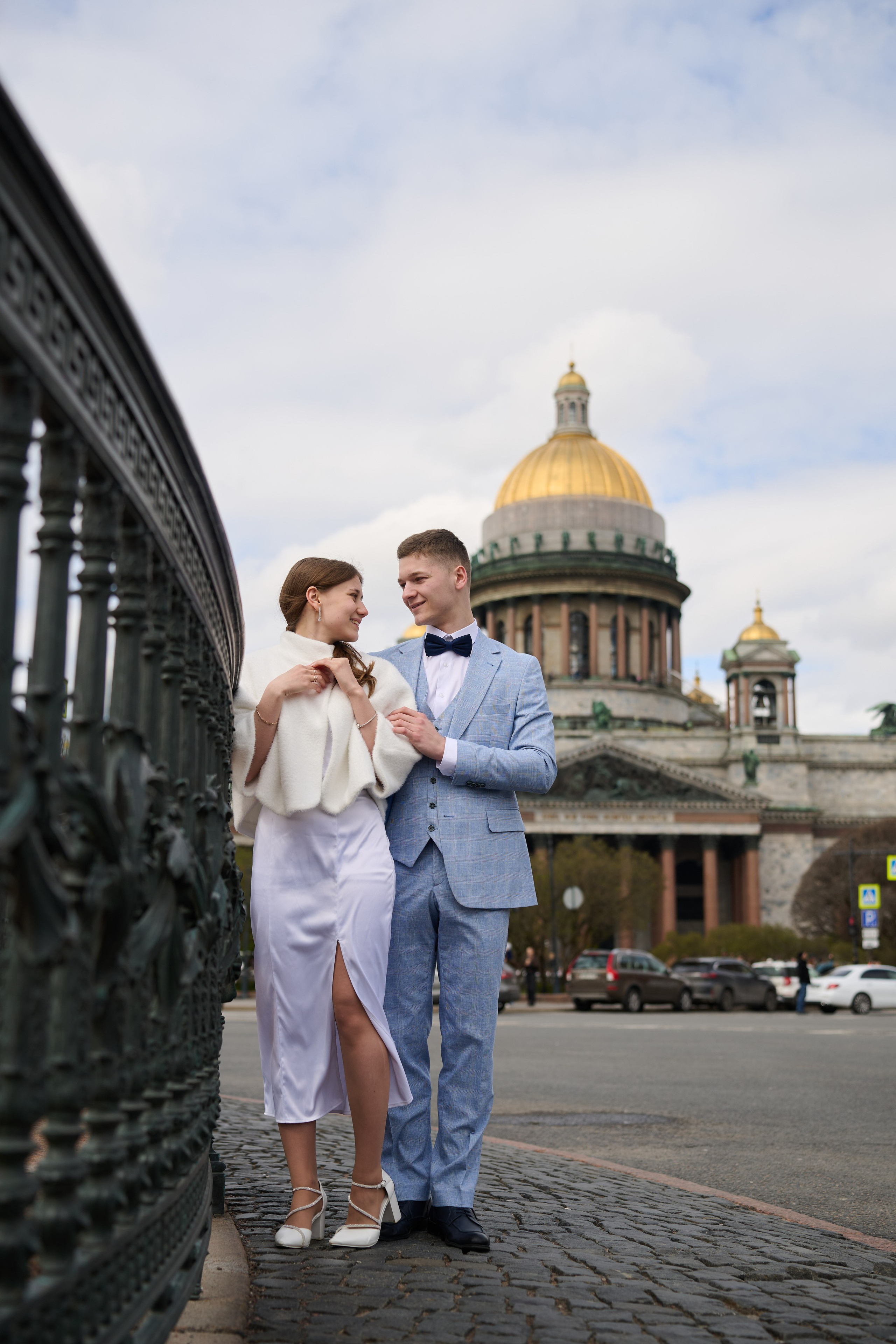 Прогулка у Исаакиевского собора. Фотосессия в Санкт-Петербурге | Услуги профессионального фотографа