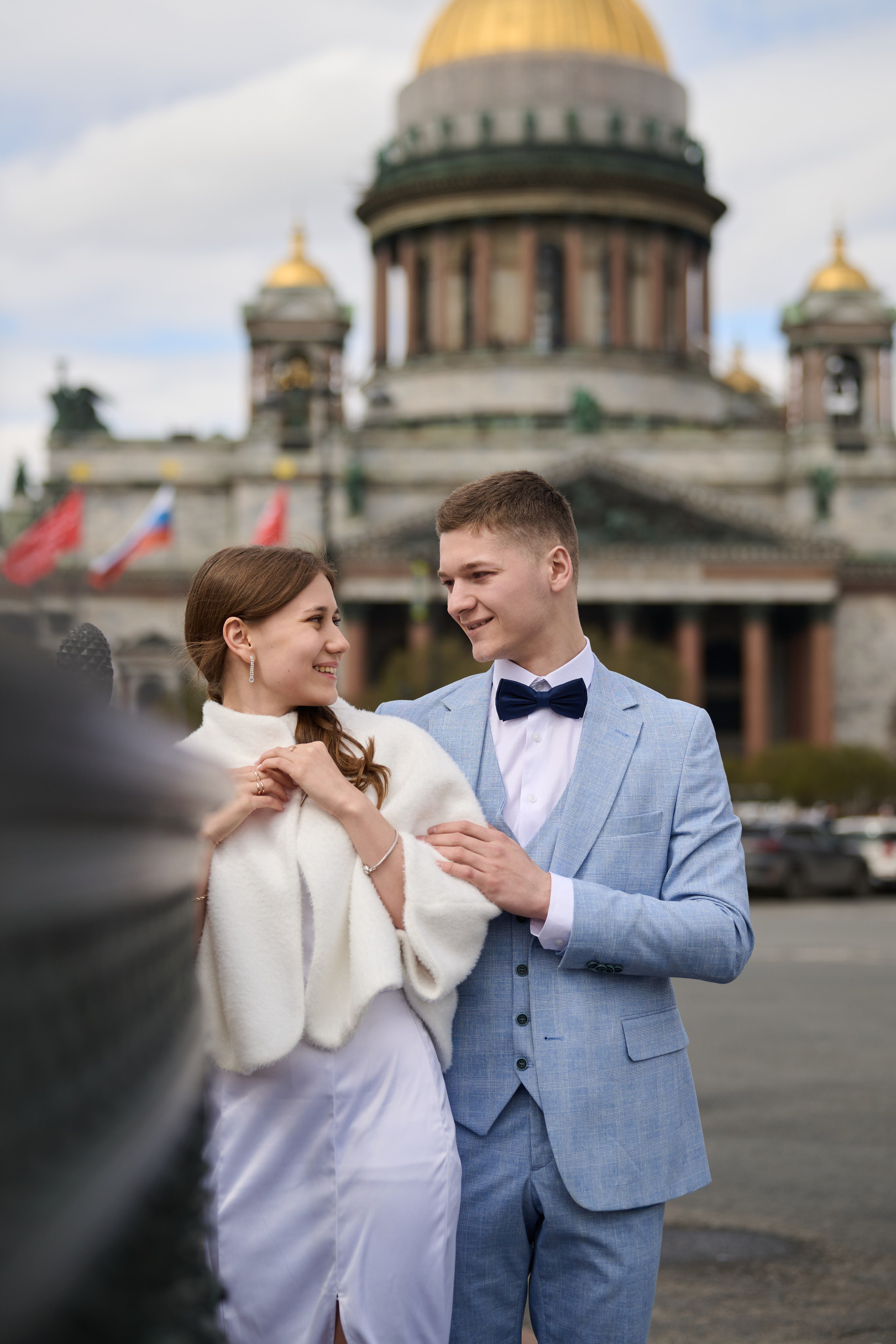 Прогулка у Исаакиевского собора. Фотосессия в Санкт-Петербурге | Услуги профессионального фотографа
