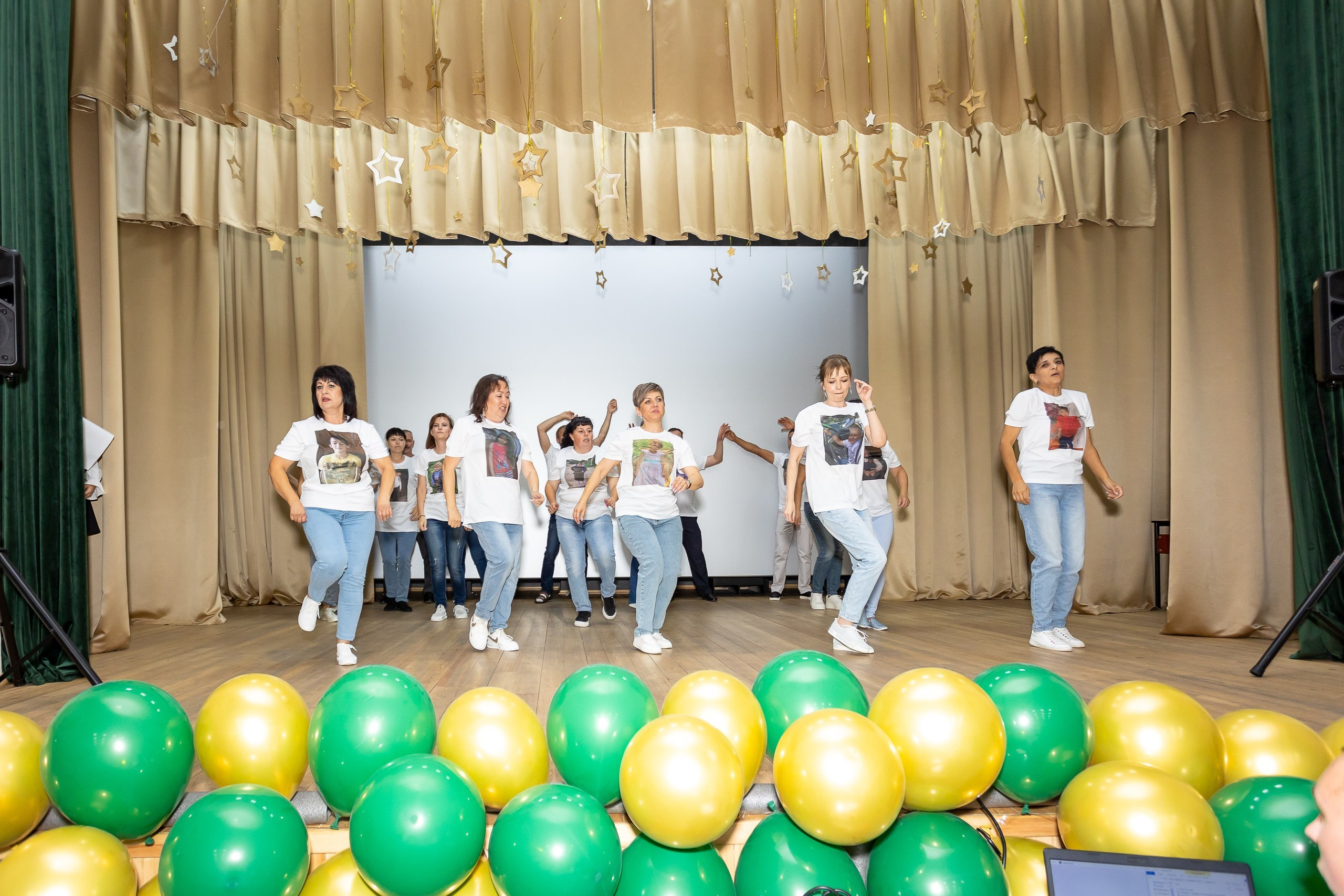 Вручение аттестата и выпускной вечер. Выпускные альбомы Майкоп, Краснодар Елена Золотарева