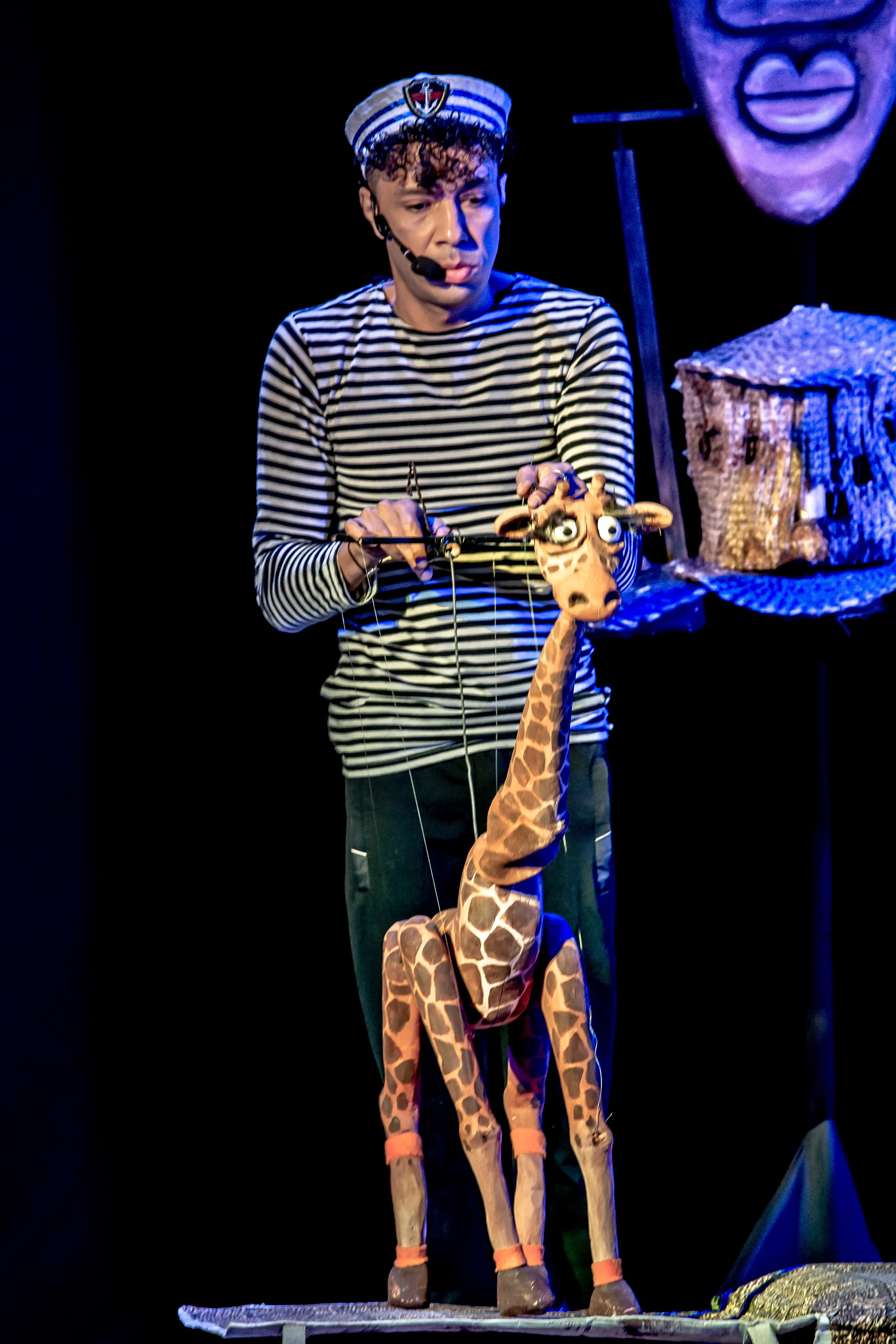 Жирафа и носорог спектакль театра Саквояж. Фотограф в Сочи Юрий Шептаев